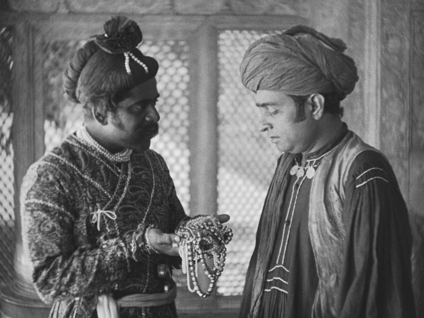 Shiraz (1928) —  shot,  lighting