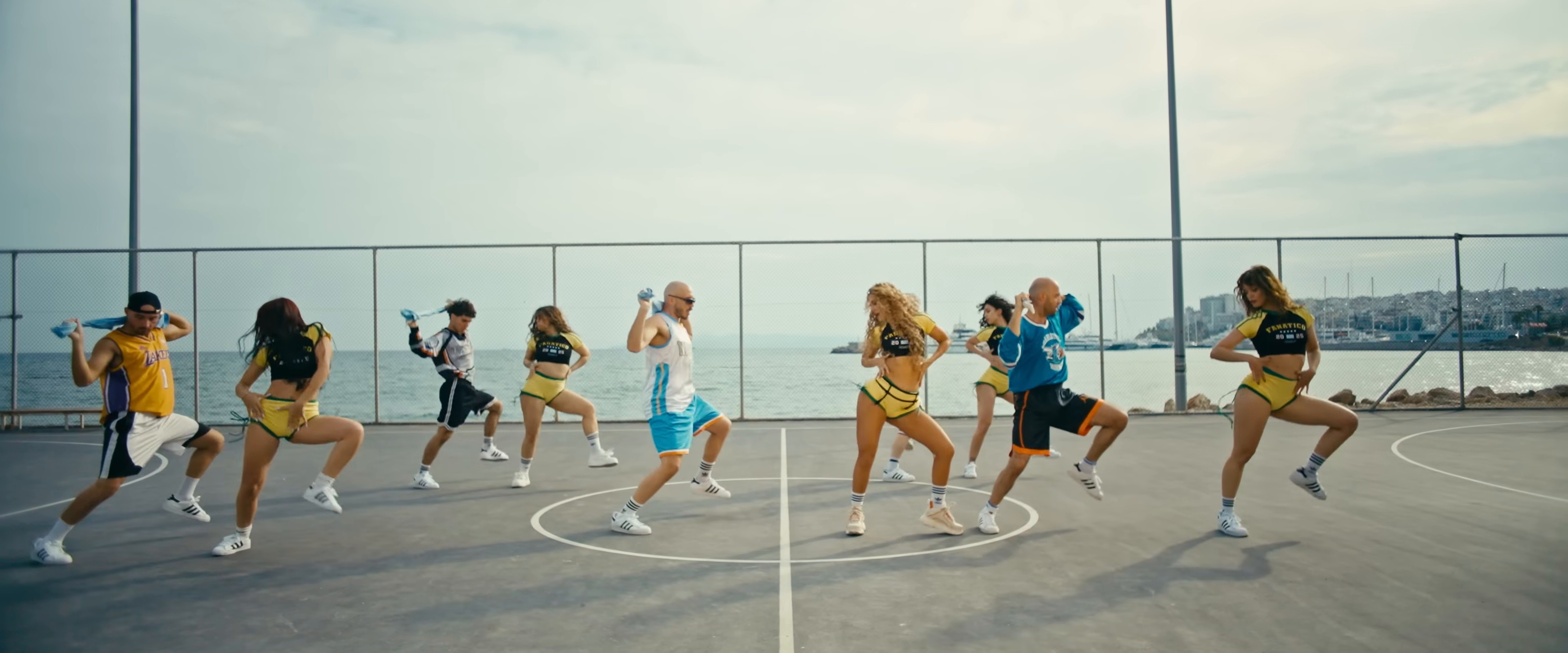 FANATICO (2025) —  shot,  lighting