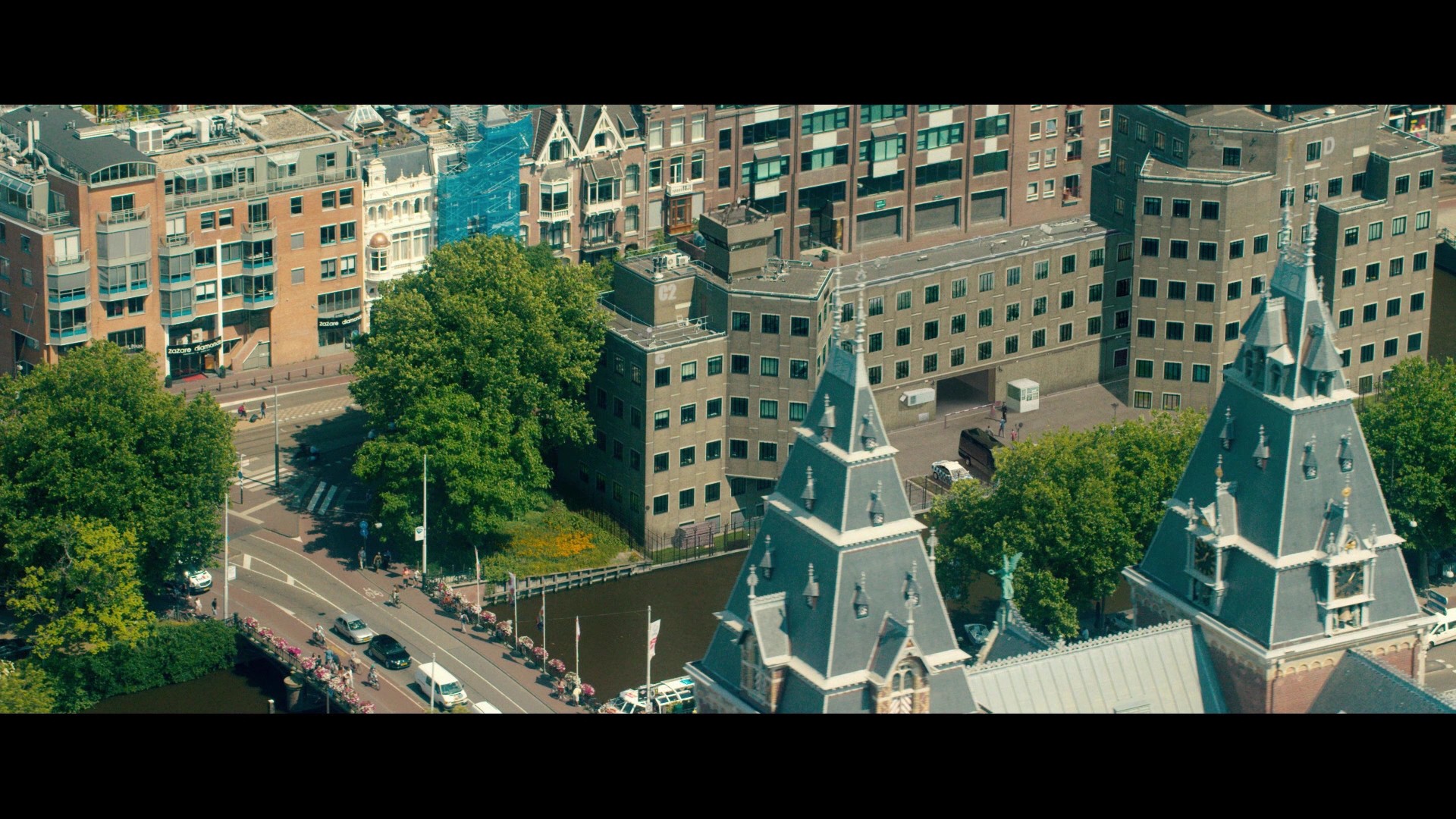 The Hitman's Bodyguard (2017) —  shot,  lighting