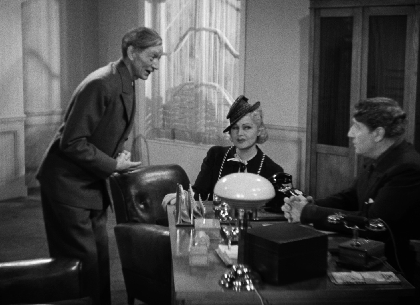 Ils étaient neuf célibataires (1939) —  shot,  lighting