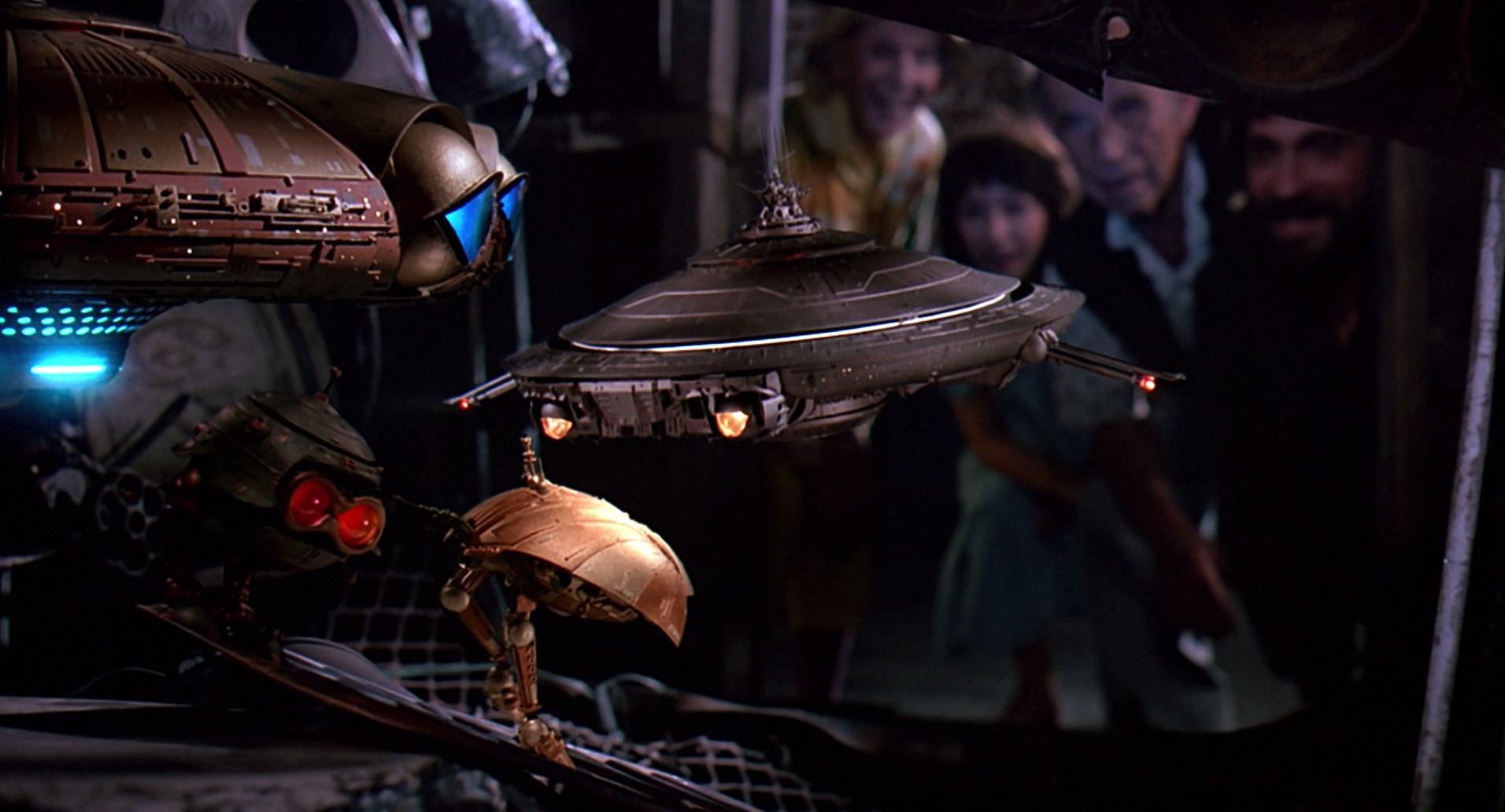 *batteries not included (1987) —  shot,  lighting