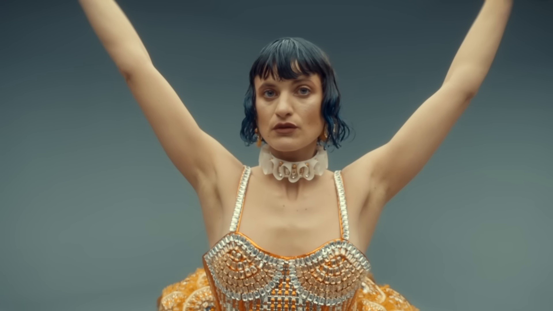 Fugue pour saxophone en Do mineur (2025) —  shot,  lighting