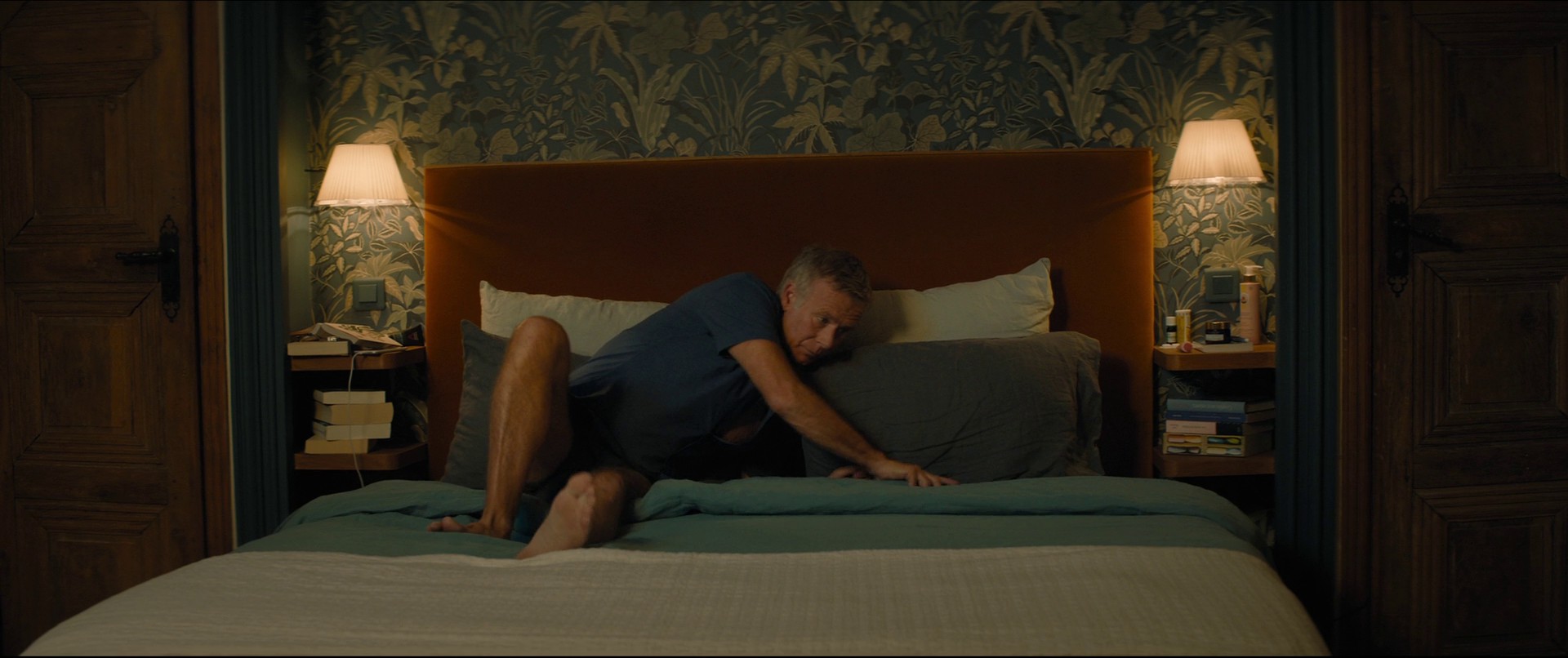 10 Days with Dad (2020) —  shot,  lighting