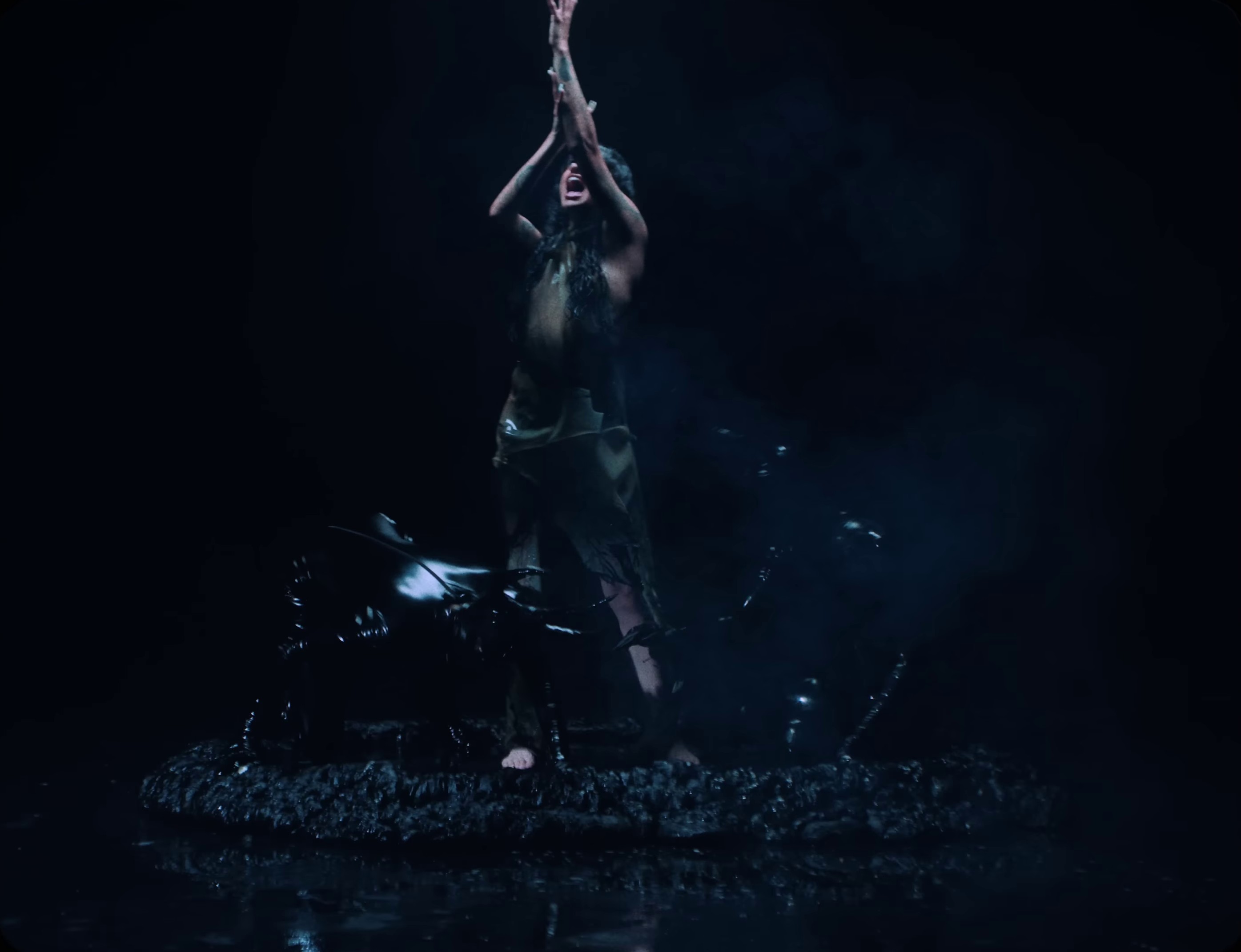 Minha Religião  (2023) —  shot,  lighting