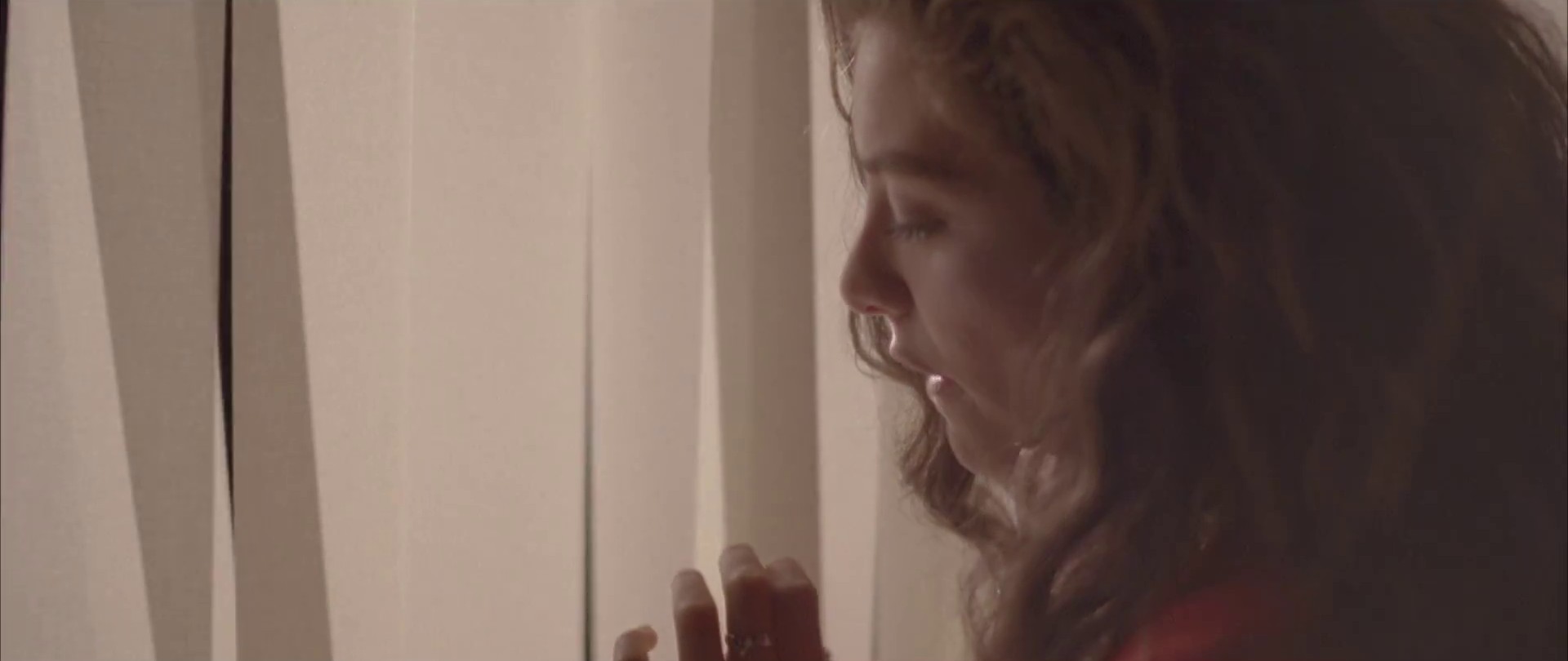 Yellow Flicker Beat  (2014) —  shot,  lighting