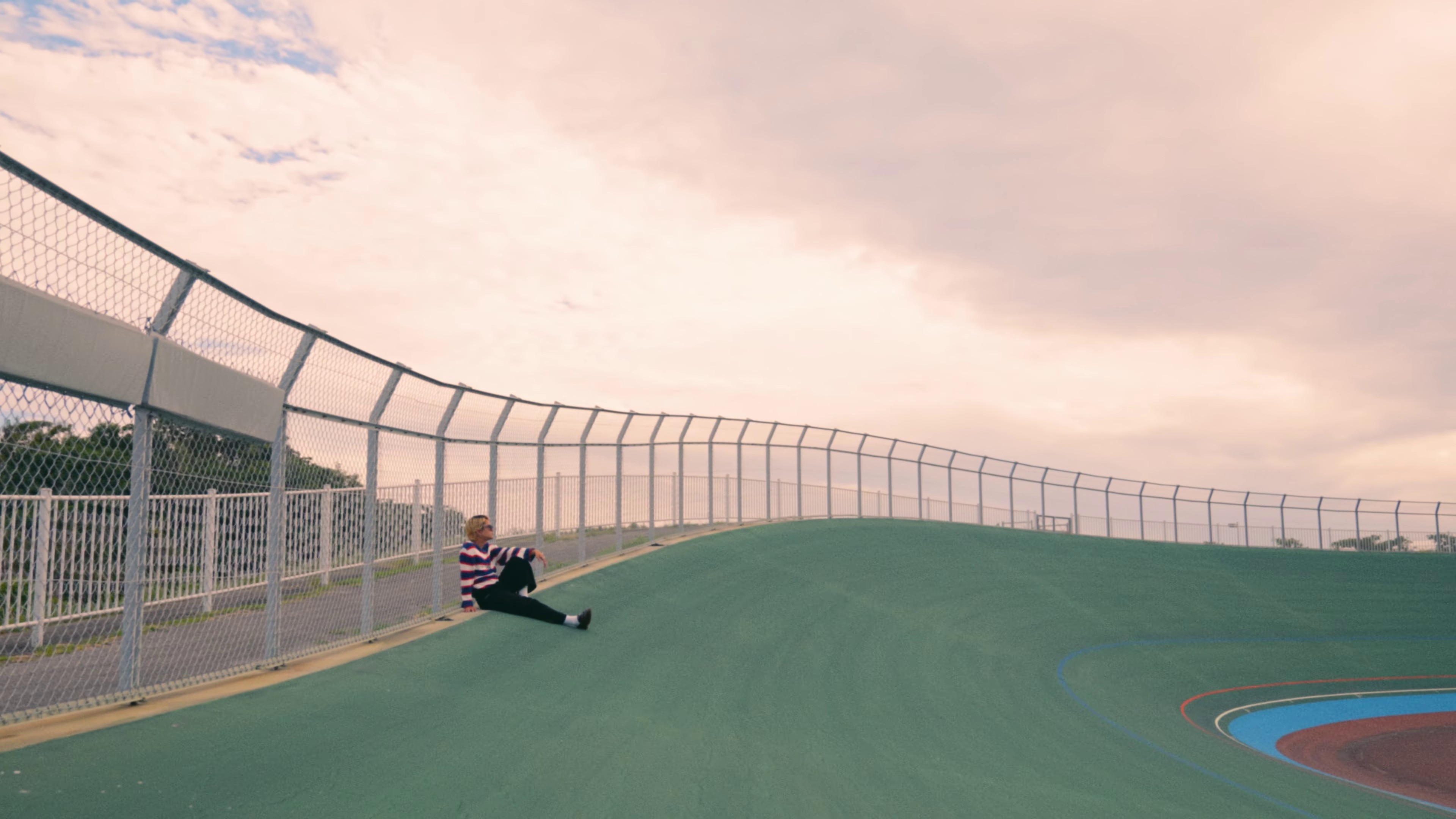 Maybe I should die with you (2023) —  shot,  lighting