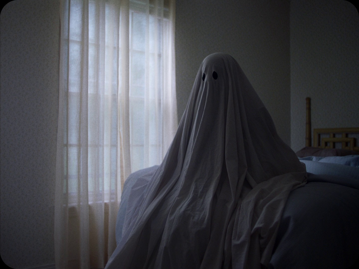 A Ghost Story (2017) —  shot,  lighting