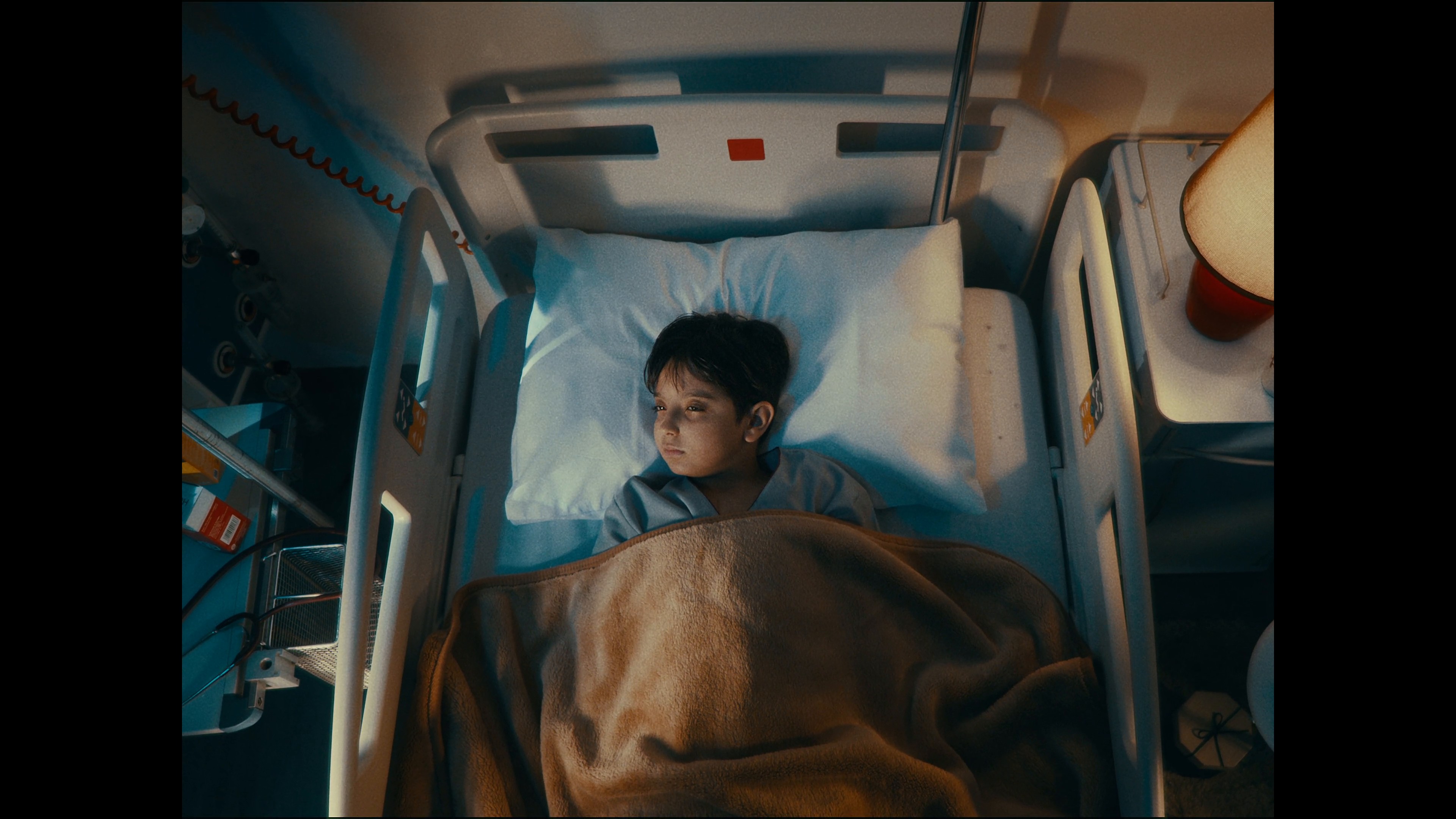 It starts with a scar (2021) —  shot,  lighting