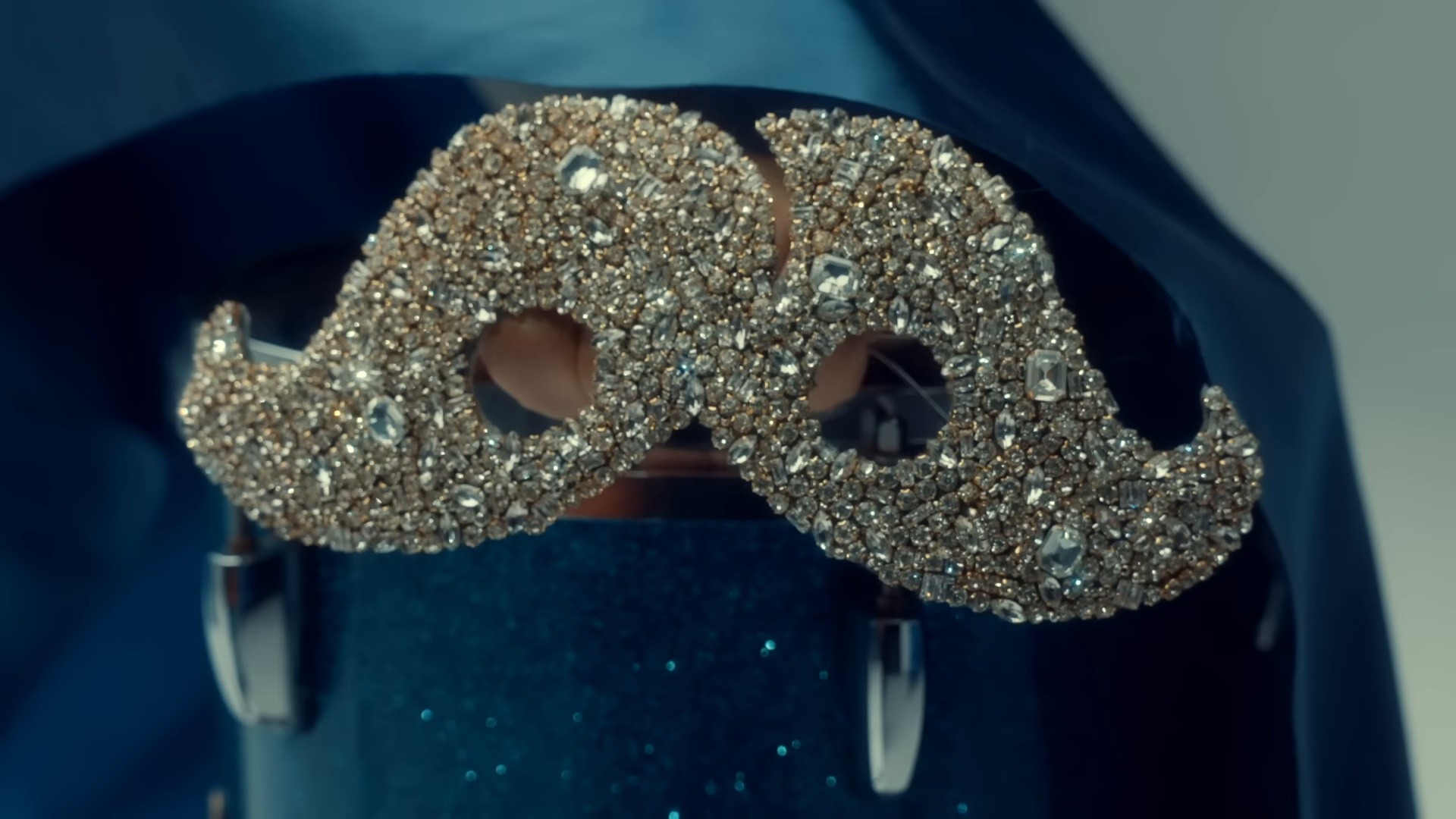 Fugue pour saxophone en Do mineur (2025) —  shot,  lighting