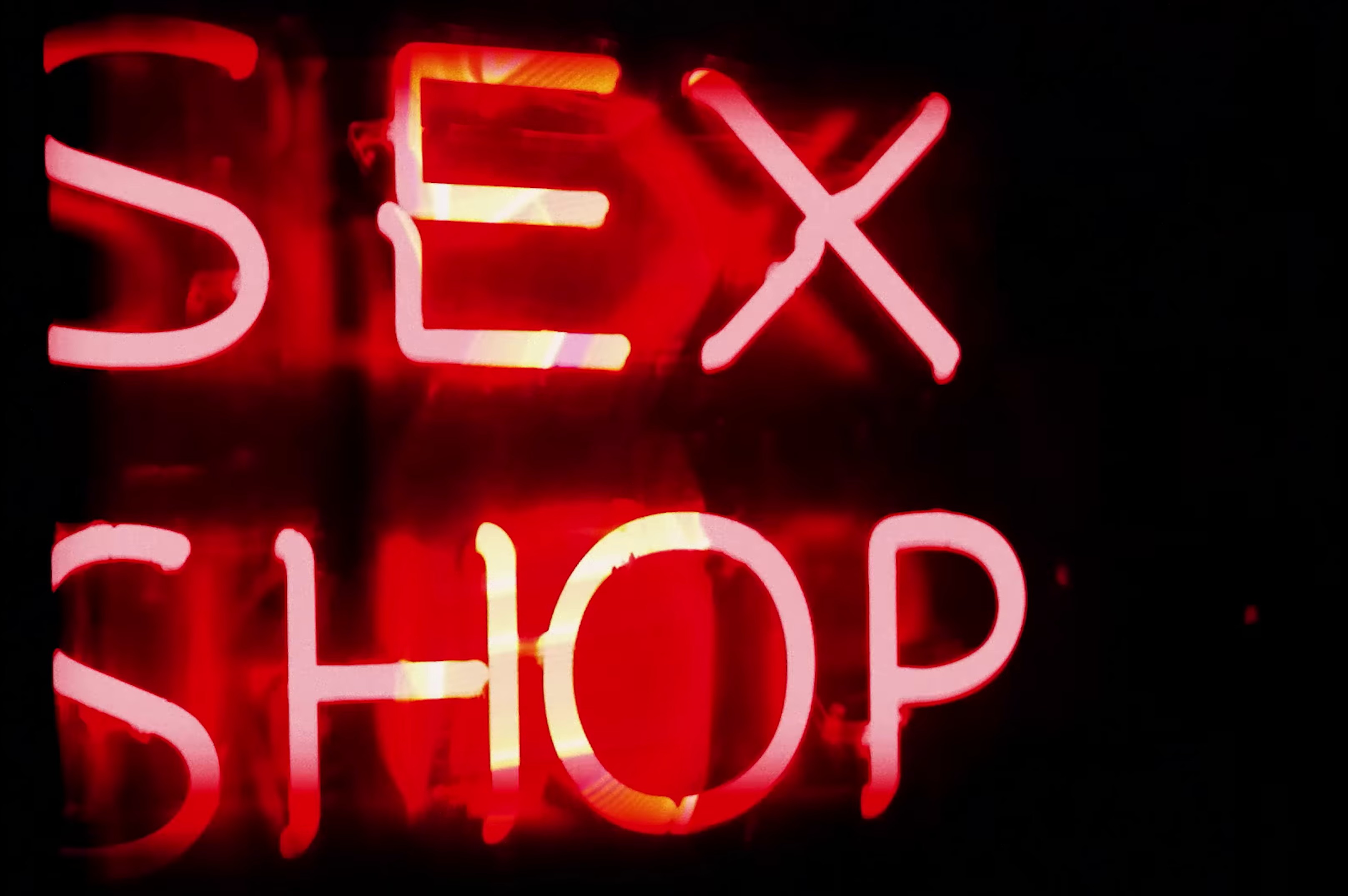 Escorte (2023) —  shot,  lighting