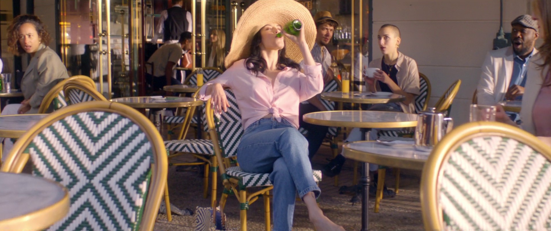 PERRIER VU EN TERRASSE (FRANCE - 2024) (2024) —  shot,  lighting