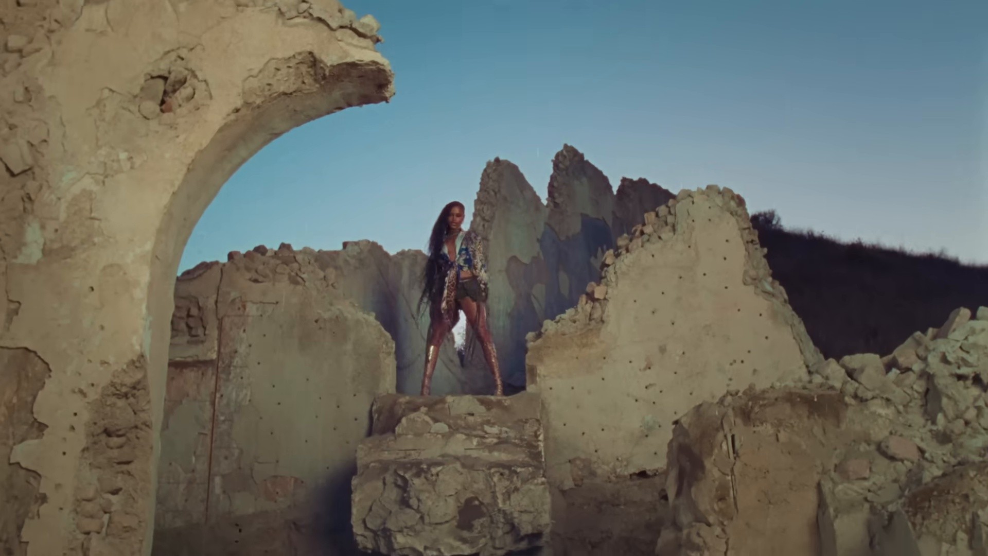 DYNAMITE  (2025) —  shot,  lighting