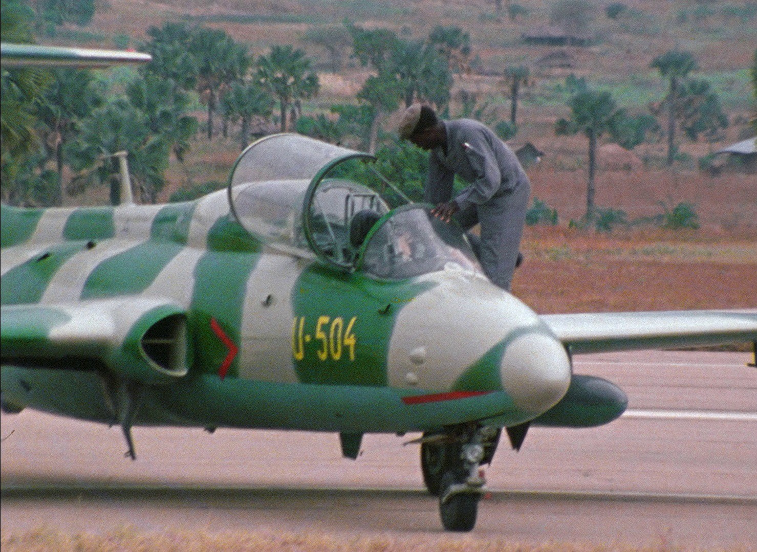 General Idi Amin Dada (1974) —  shot,  lighting