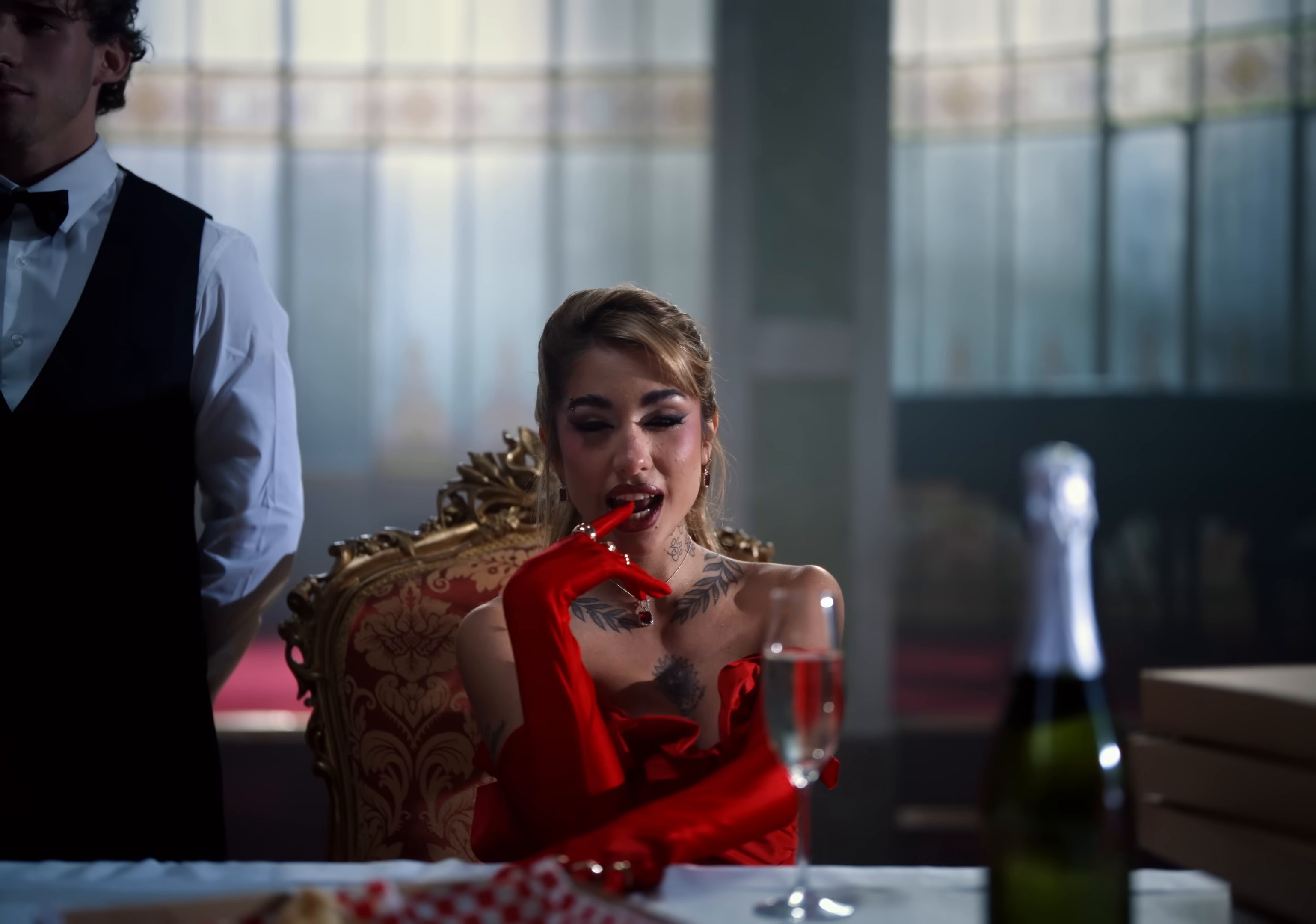 LA REINA (REMIX) (2025) —  shot,  lighting