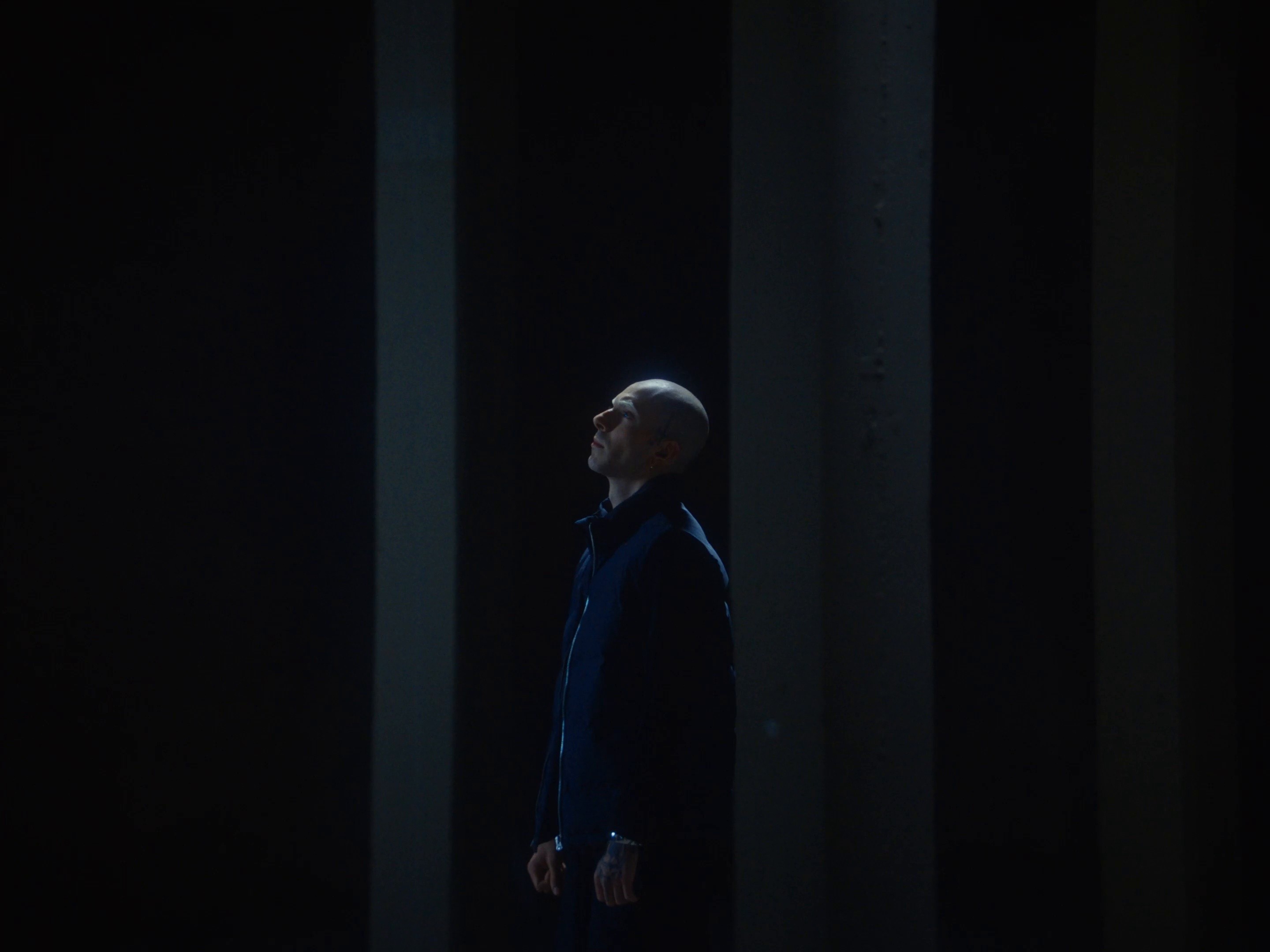 NO PIENSO LLAMAR (2023) —  shot,  lighting