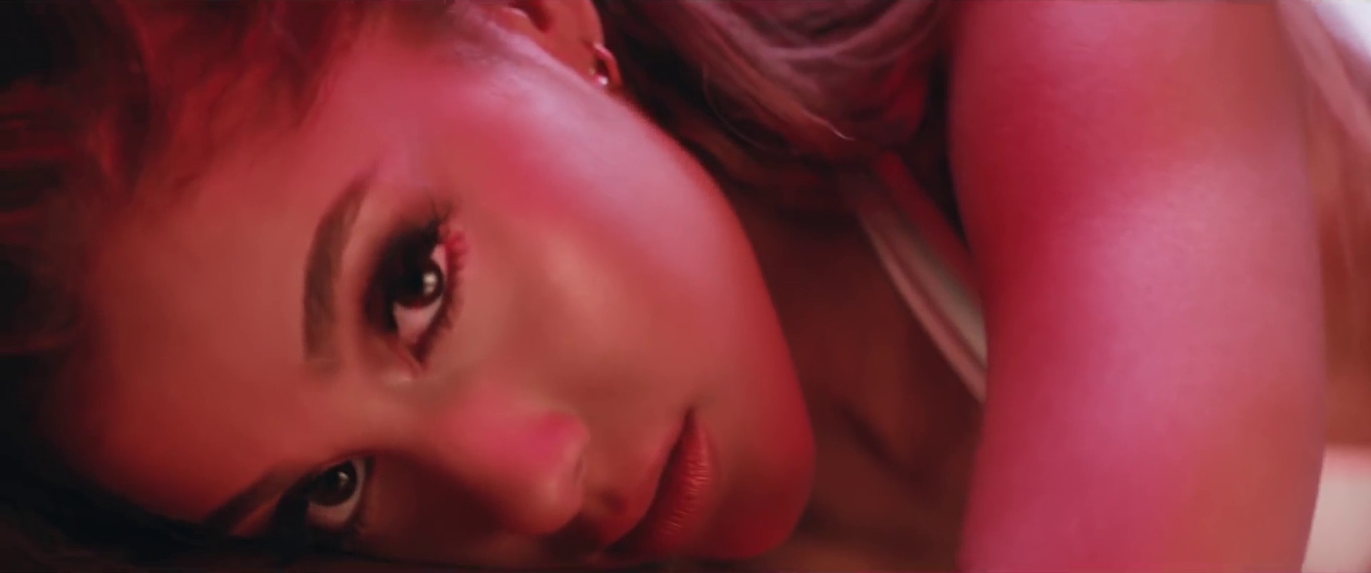 Side to Side (2016) —  shot,  lighting