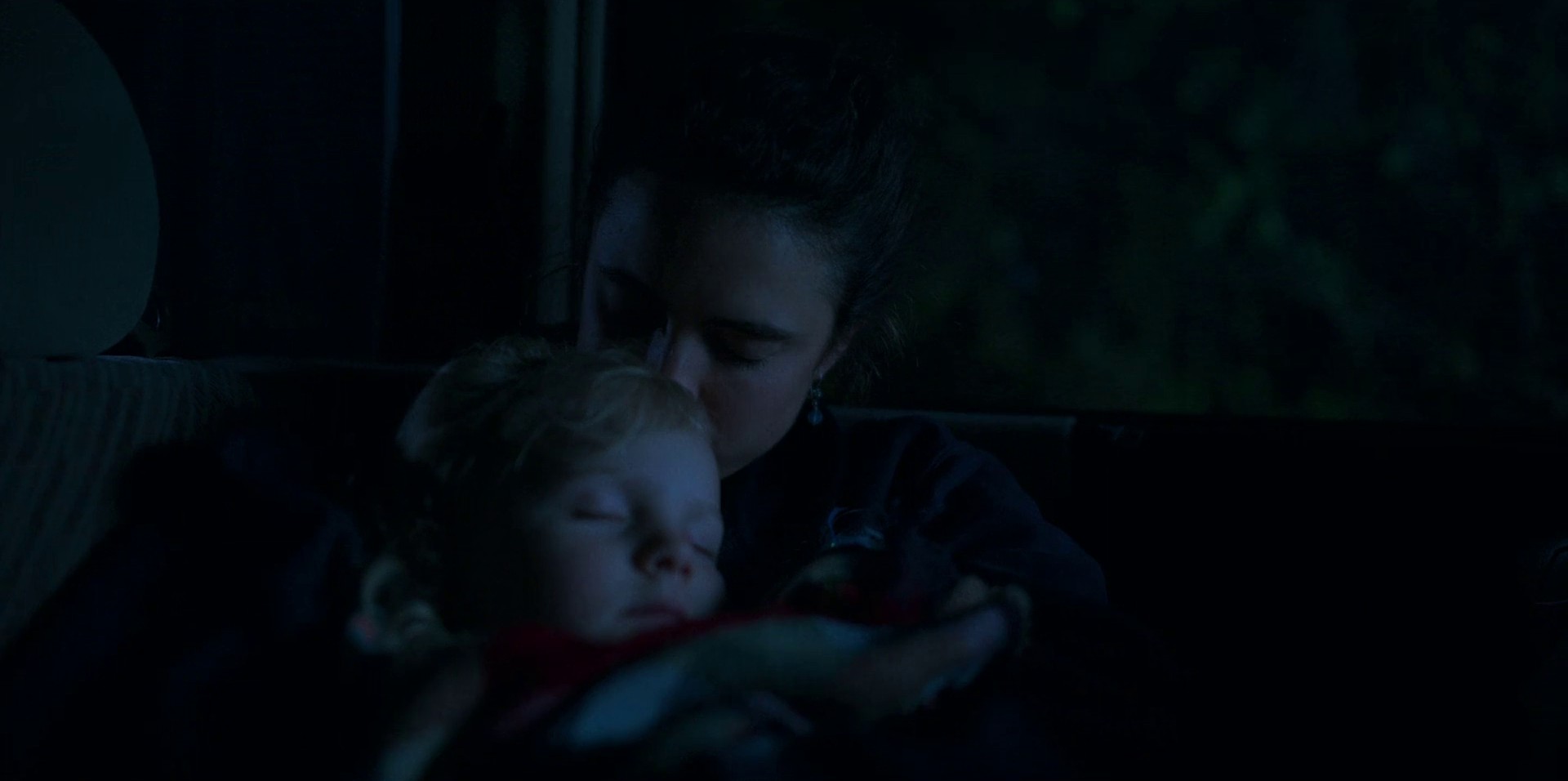 Dollar Store (2021) —  shot,  lighting