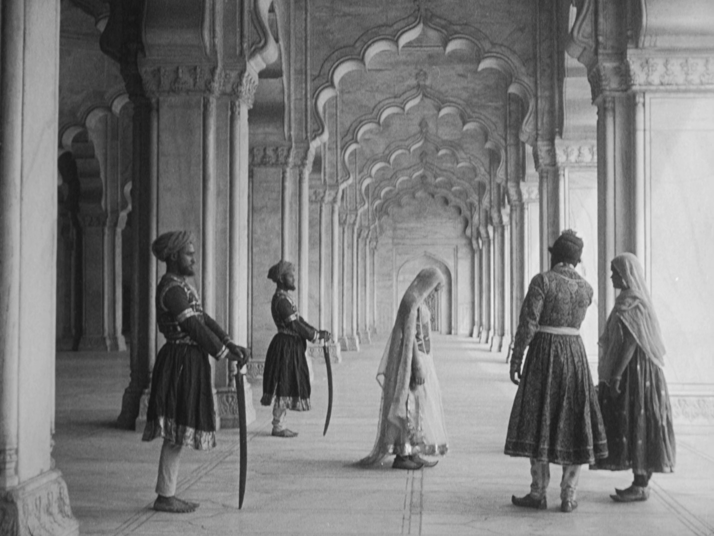 Shiraz (1928) —  shot,  lighting