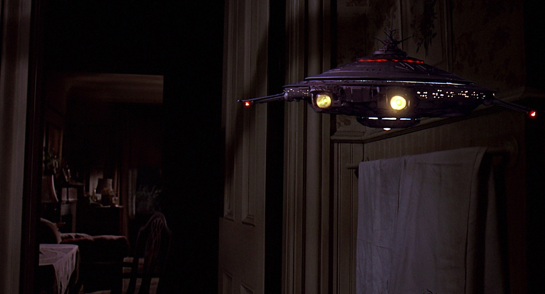 *batteries not included (1987) —  shot,  lighting