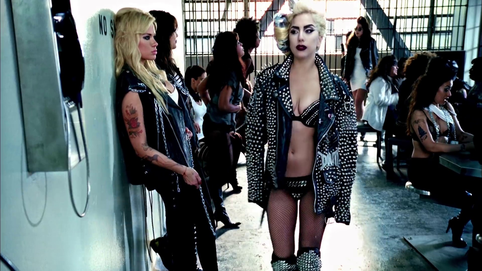 Telephone (2010) —  shot,  lighting