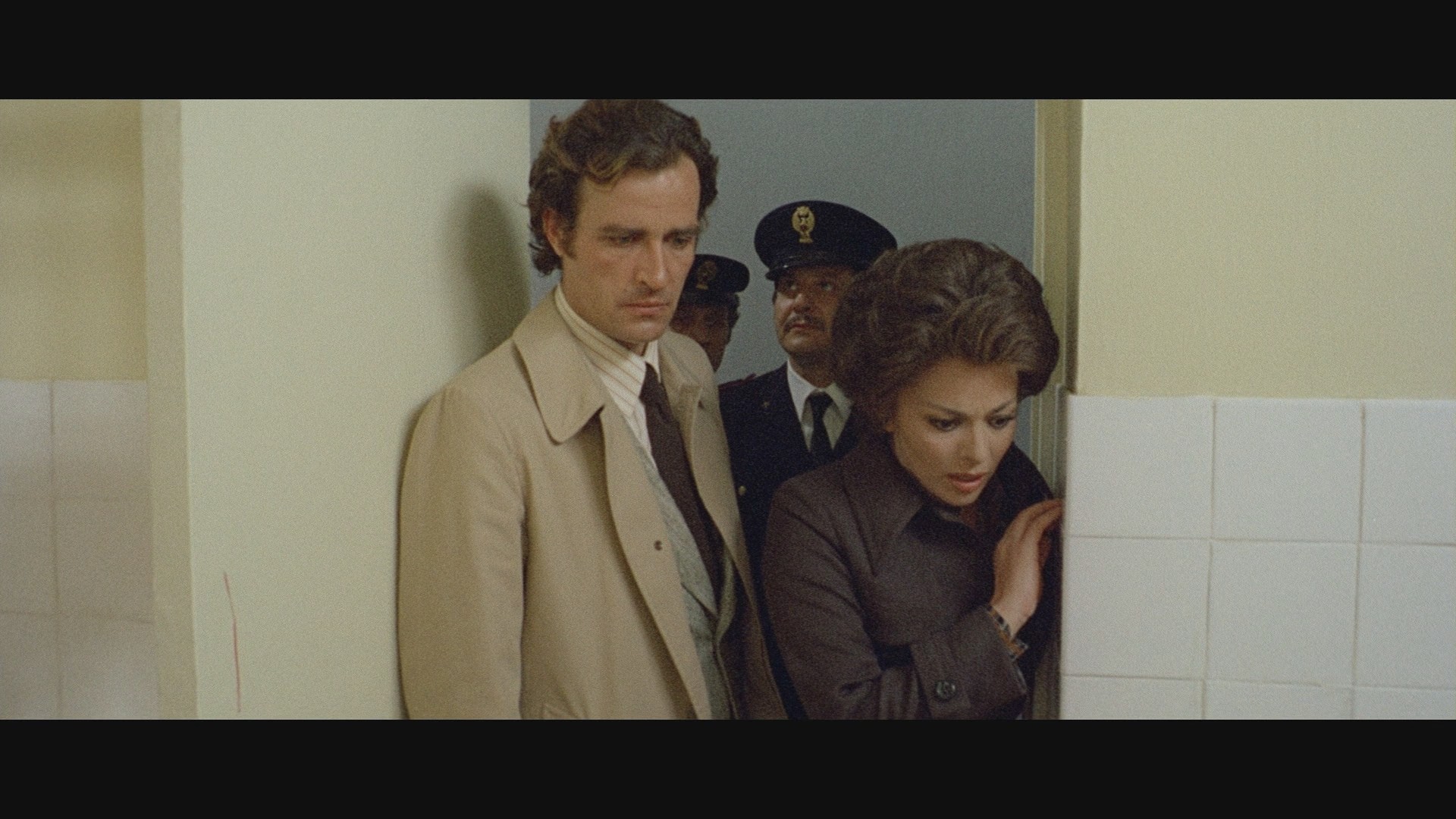 La polizia chiede aiuto (1974) —  shot,  lighting