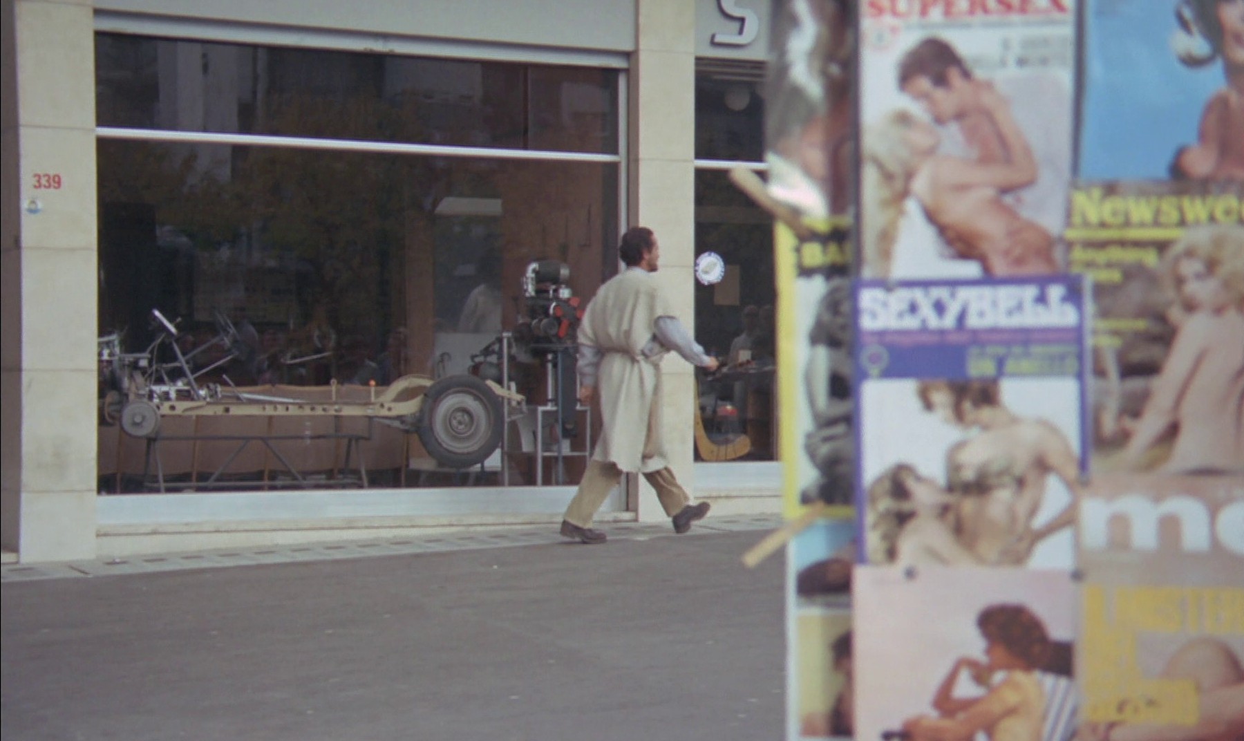 Mr. Kinky (1968) —  shot,  lighting