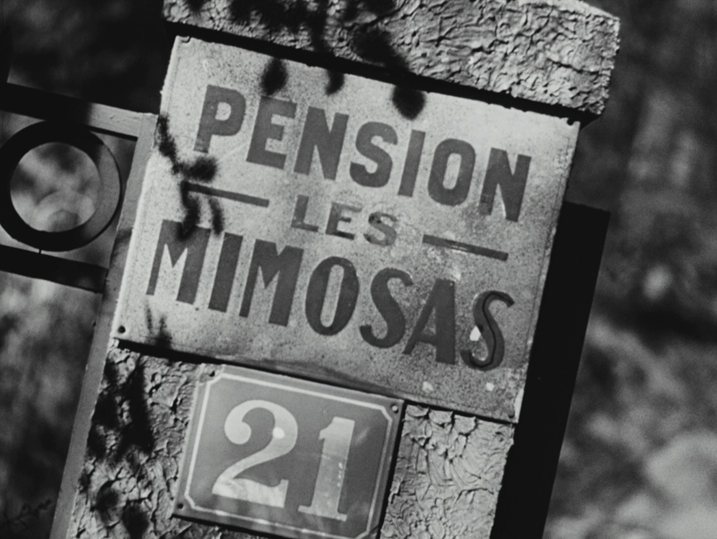 The Murderer Lives at Number 21 (1942) —  shot,  lighting