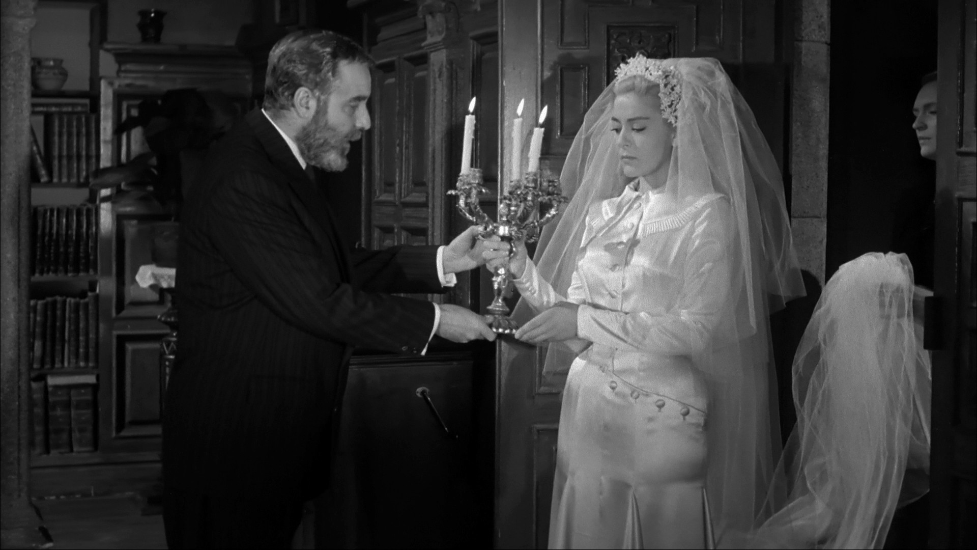 Viridiana (1961) —  shot,  lighting