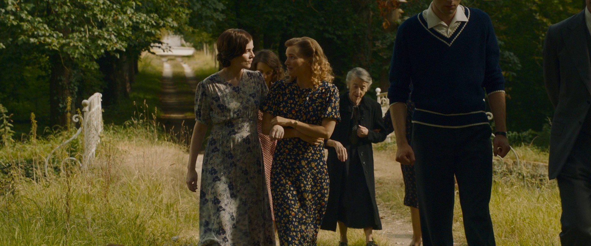 De Gaulle (2020) —  shot,  lighting