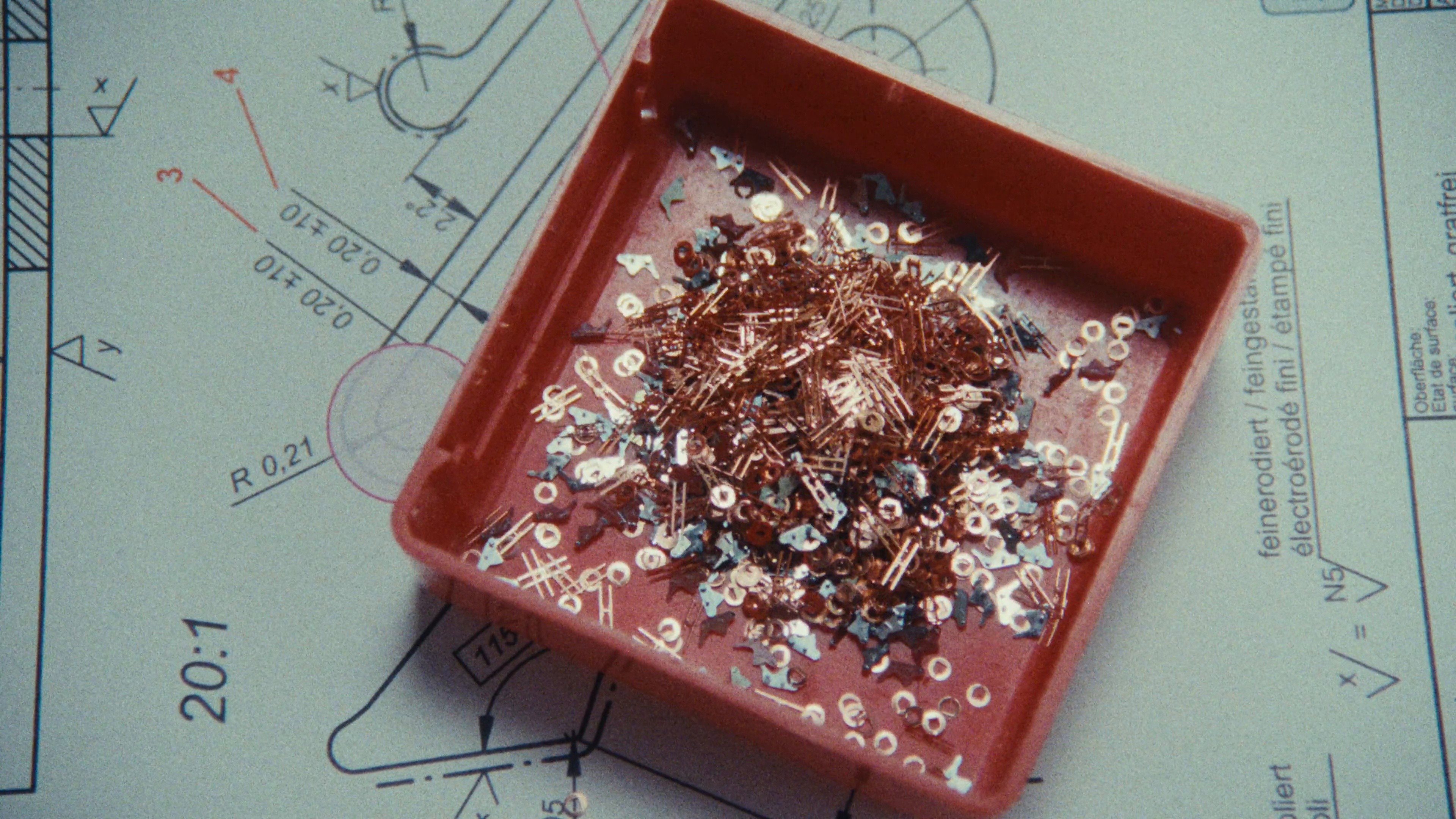 Rolf Hänggi - Small Things (DC) (2025) —  shot,  lighting