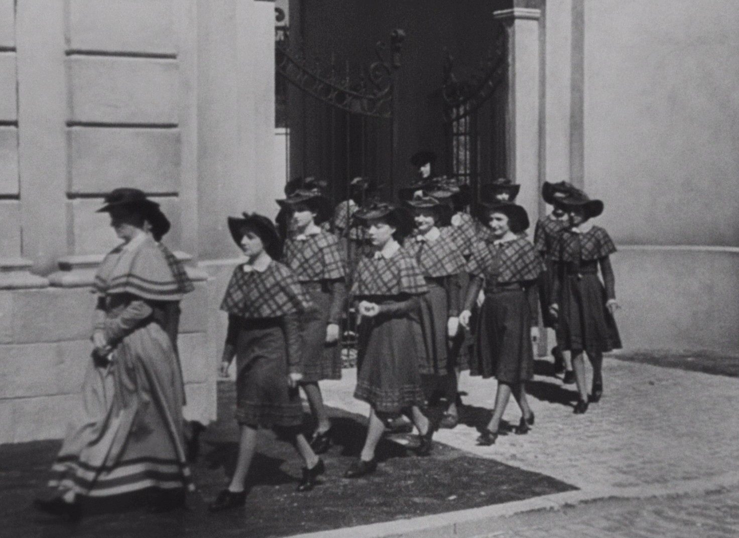 Her First Affair (1941) —  shot,  lighting