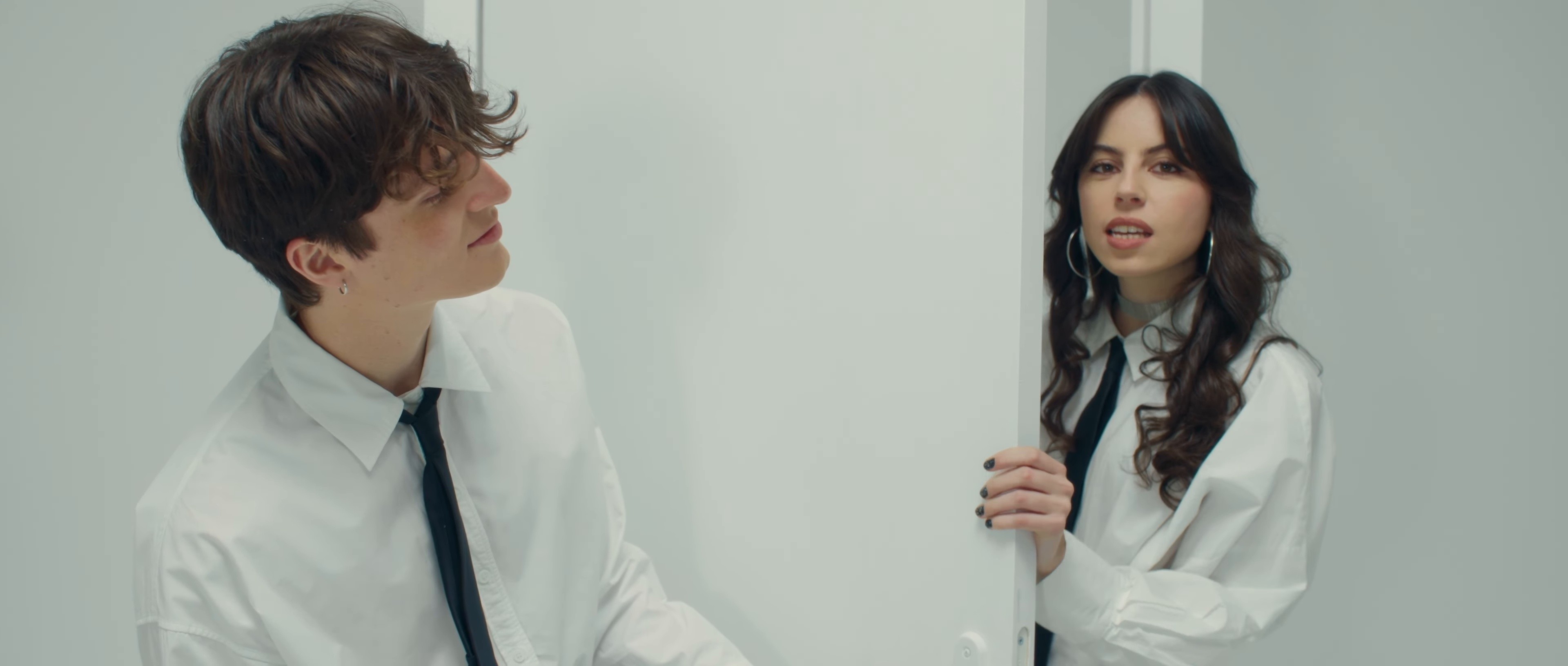 Adèle & Robin - Courage (Clip officiel) (2025) —  shot,  lighting