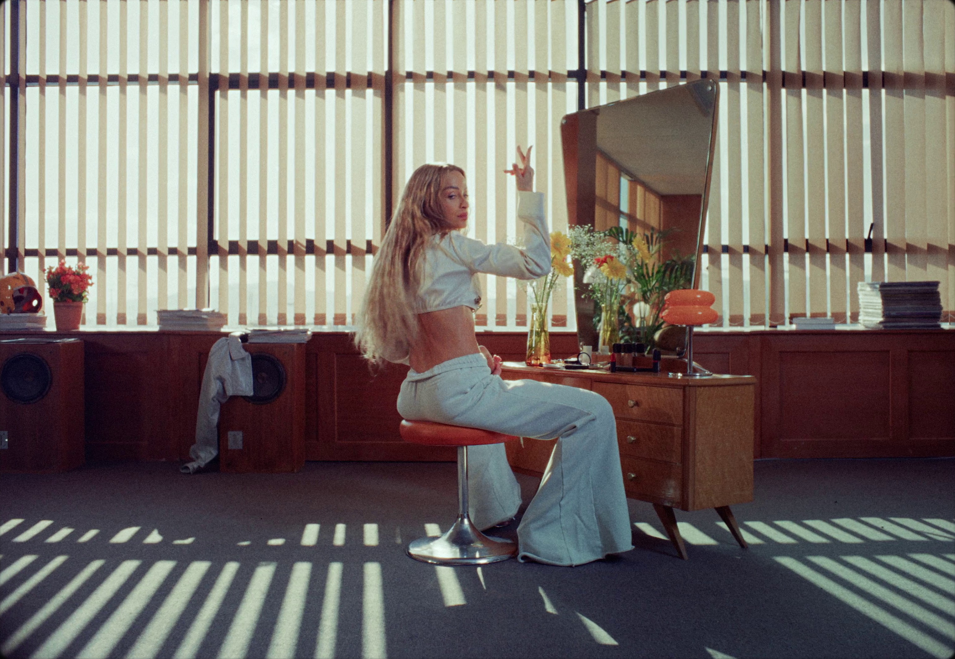 MAC - VIVA GLAM (2024) —  shot,  lighting