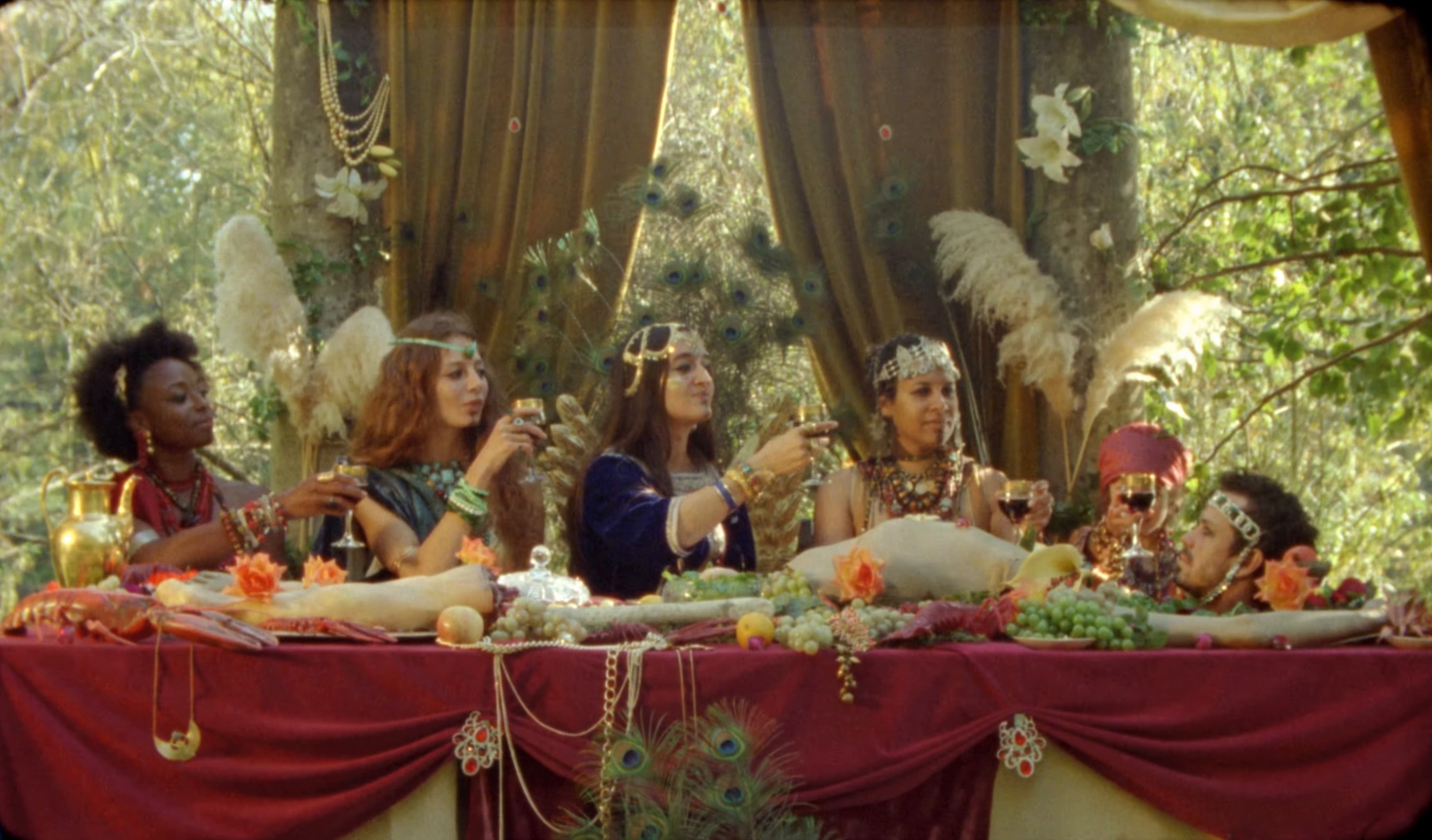 Donne-moi une chambre orientale (2020) —  shot,  lighting