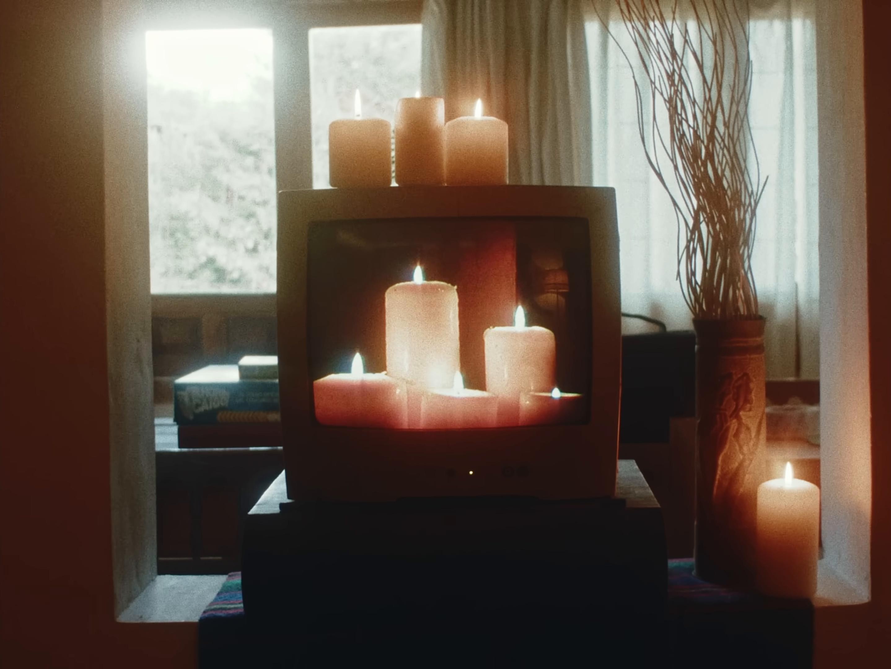 Cuando nadie mira (2026) —  shot,  lighting