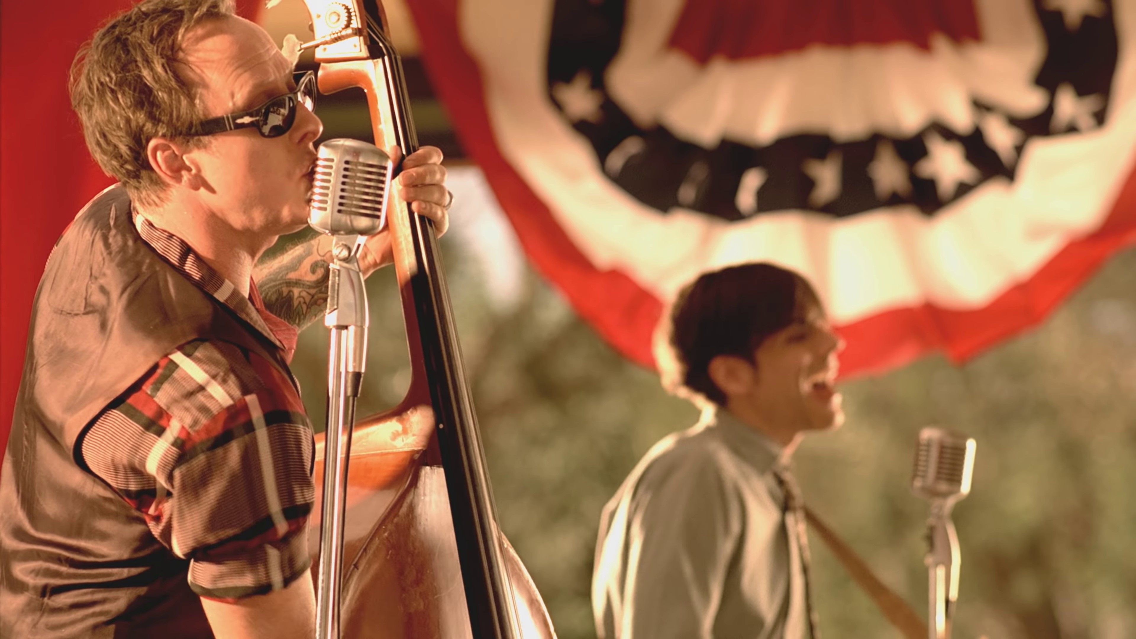 If you're wondering if I want you to  (2009) —  shot,  lighting