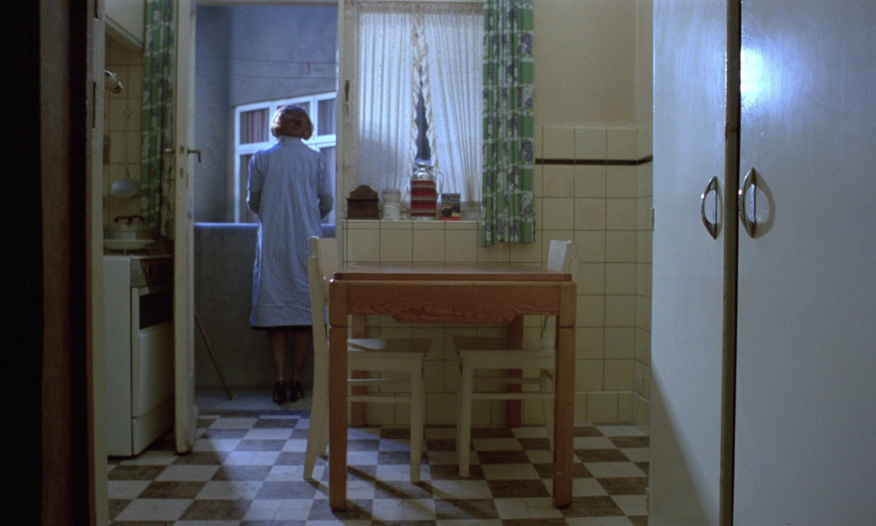 Jeanne Dielman, 23, quai du Commerce, 1080 Bruxelles (1976) —  shot,  lighting