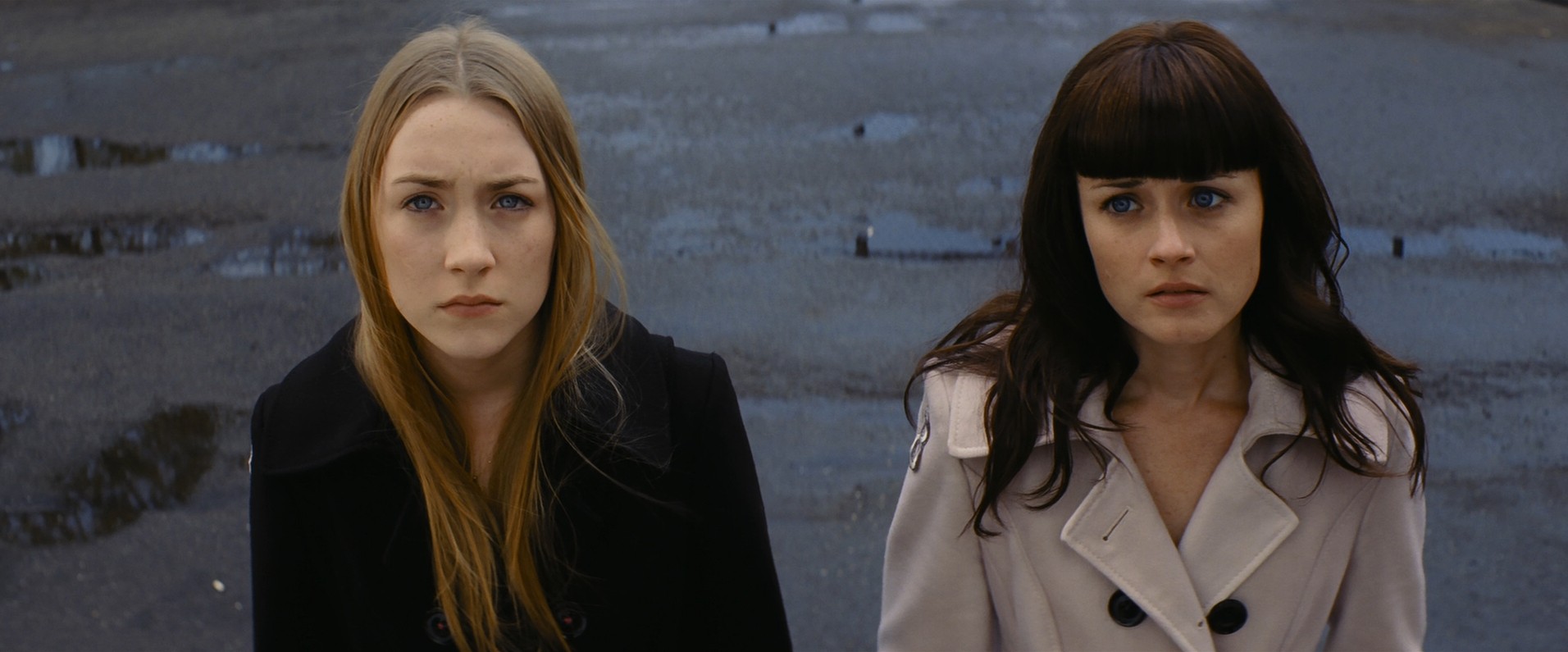 Violet & Daisy (2011) —  shot,  lighting