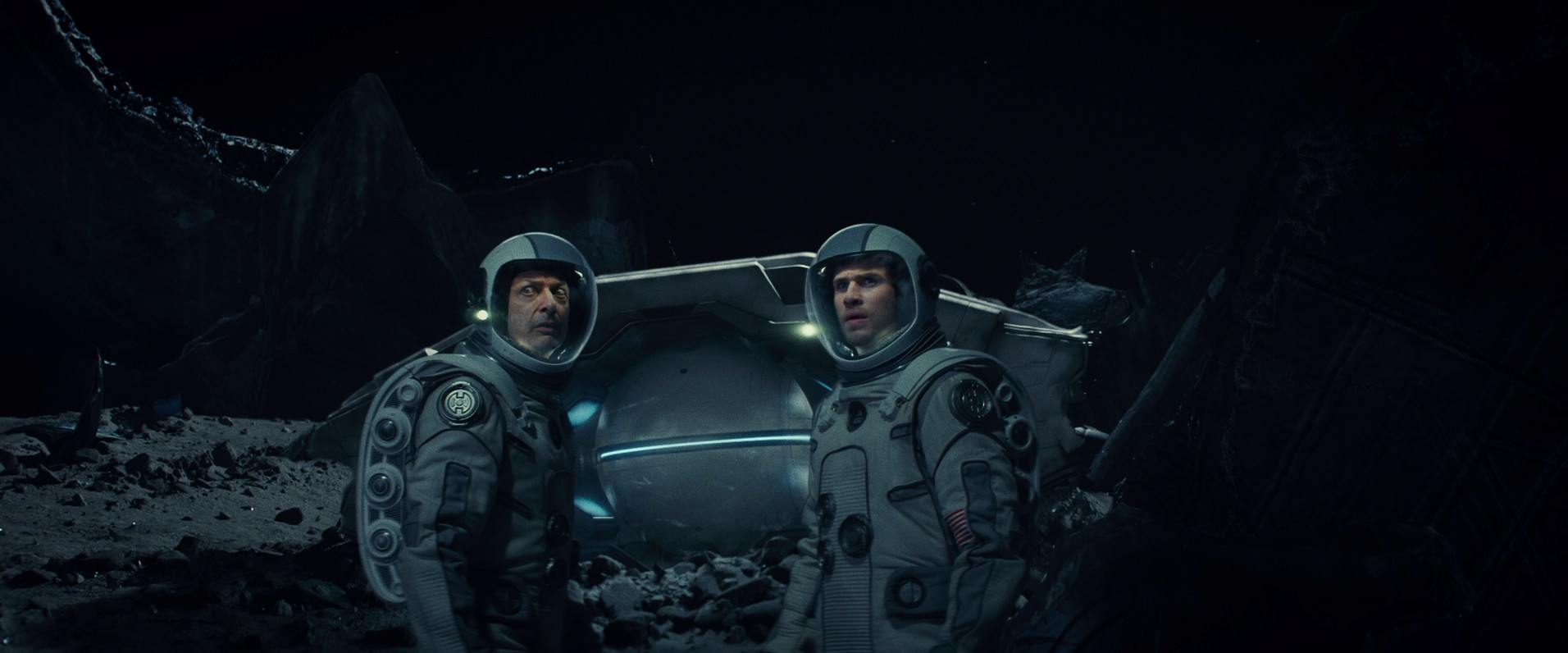 Independence Day: Resurgence (2016) —  shot,  lighting