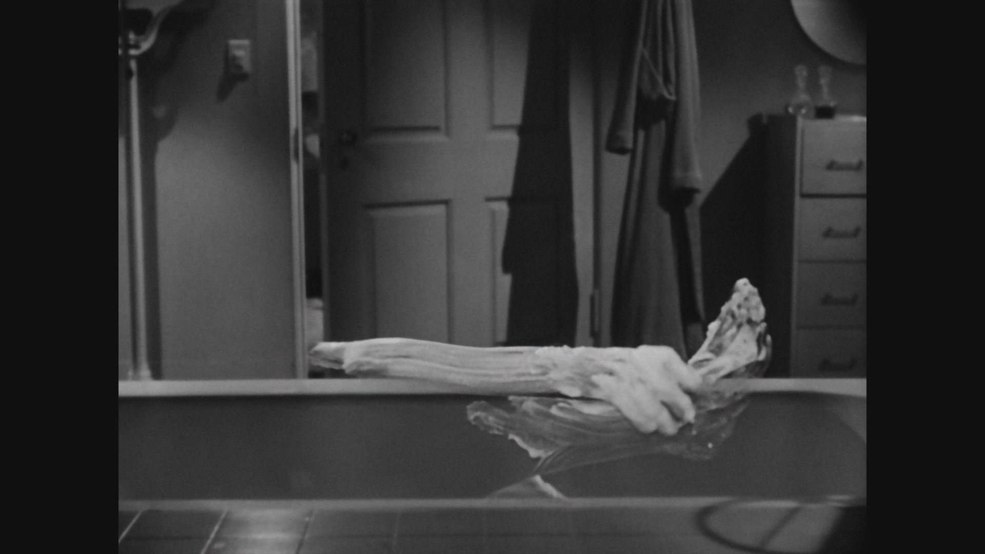 Invisible Agent (1942) —  shot,  lighting