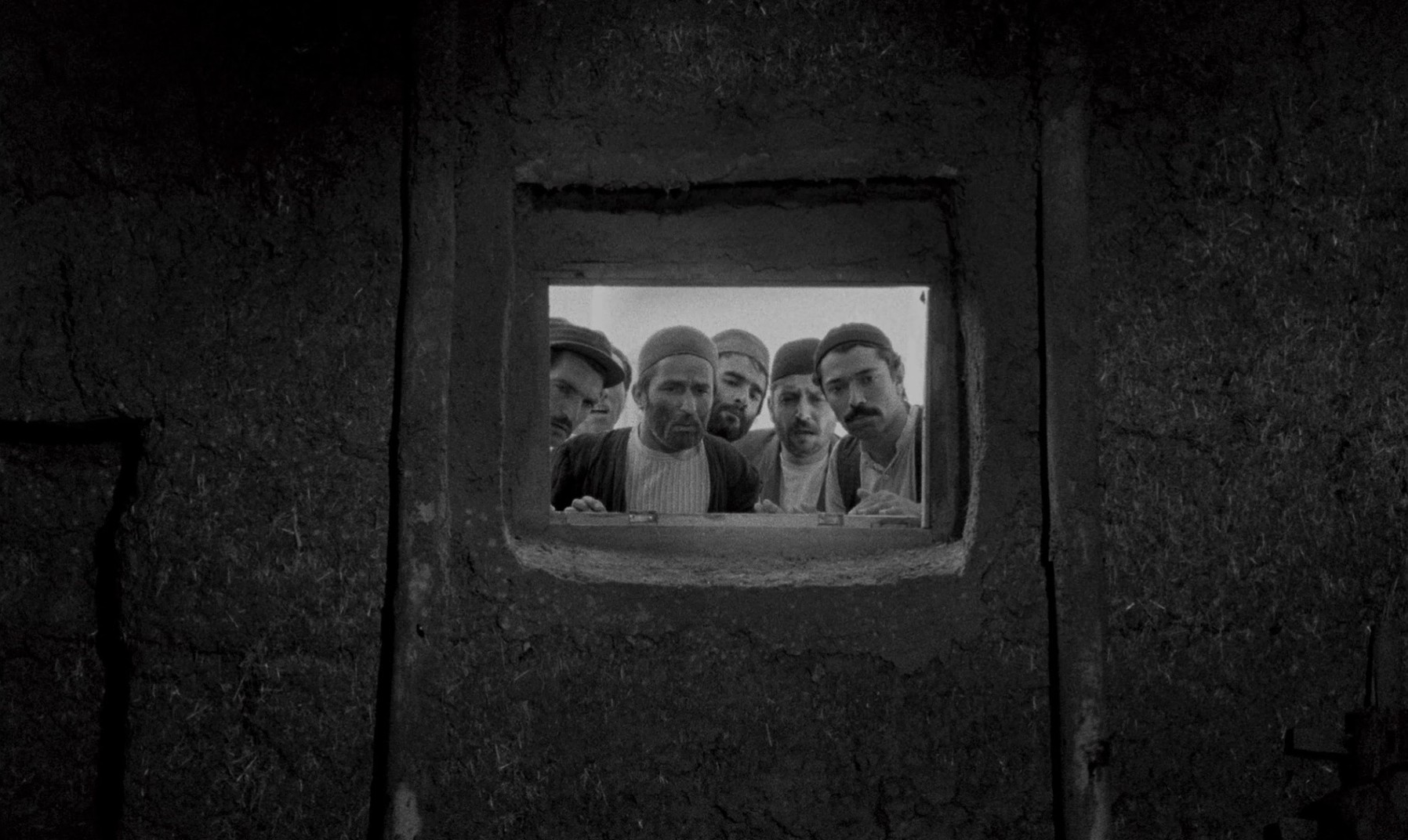 Gaav (1971) —  shot,  lighting