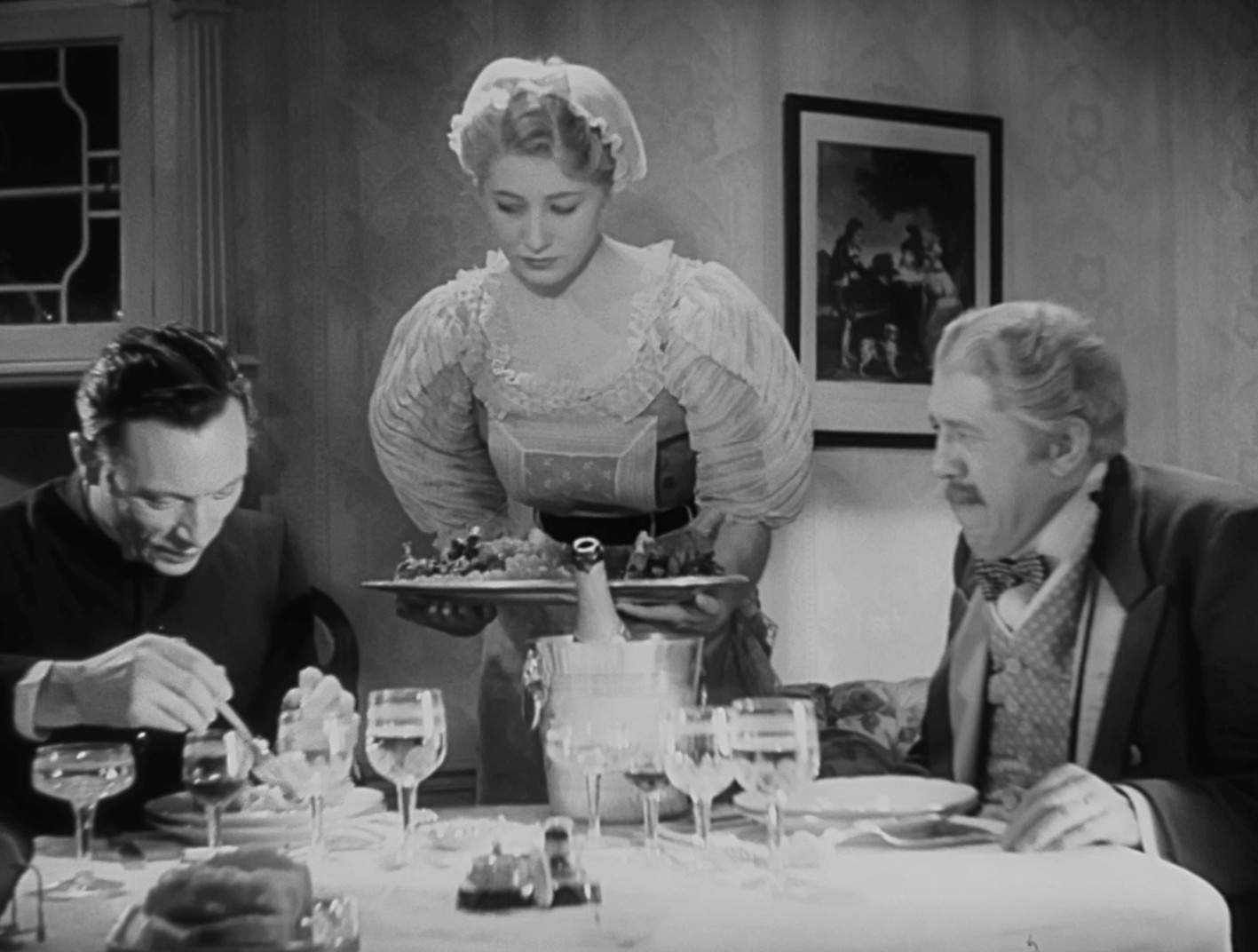 Bizarre, Bizarre (1937) —  shot,  lighting