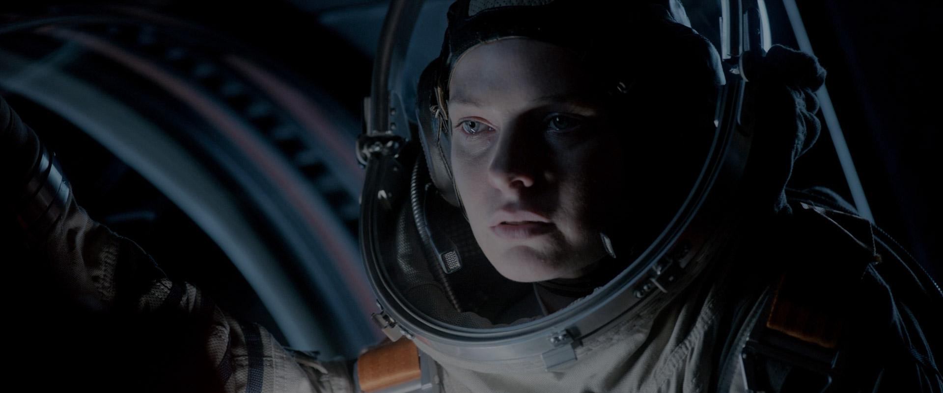 Life (2017) —  shot,  lighting