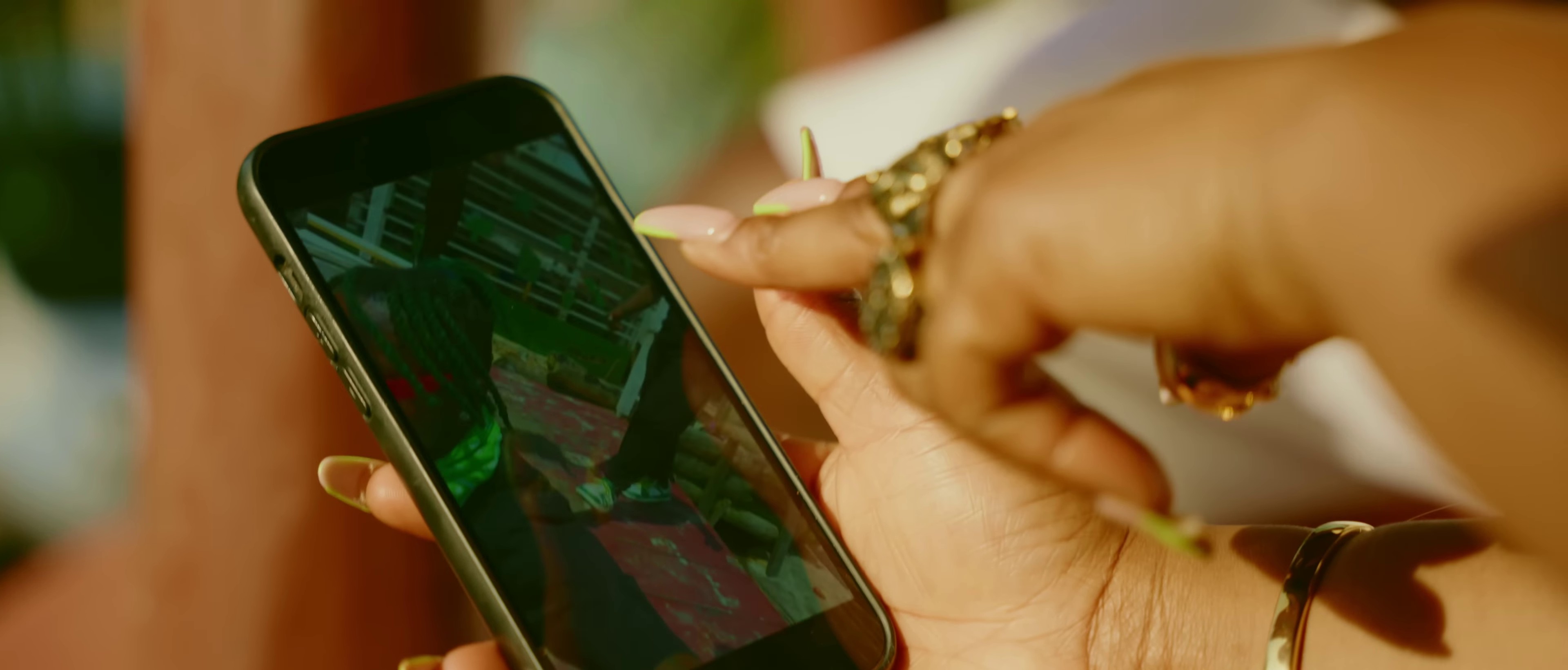 Baddie  (2022) —  shot,  lighting