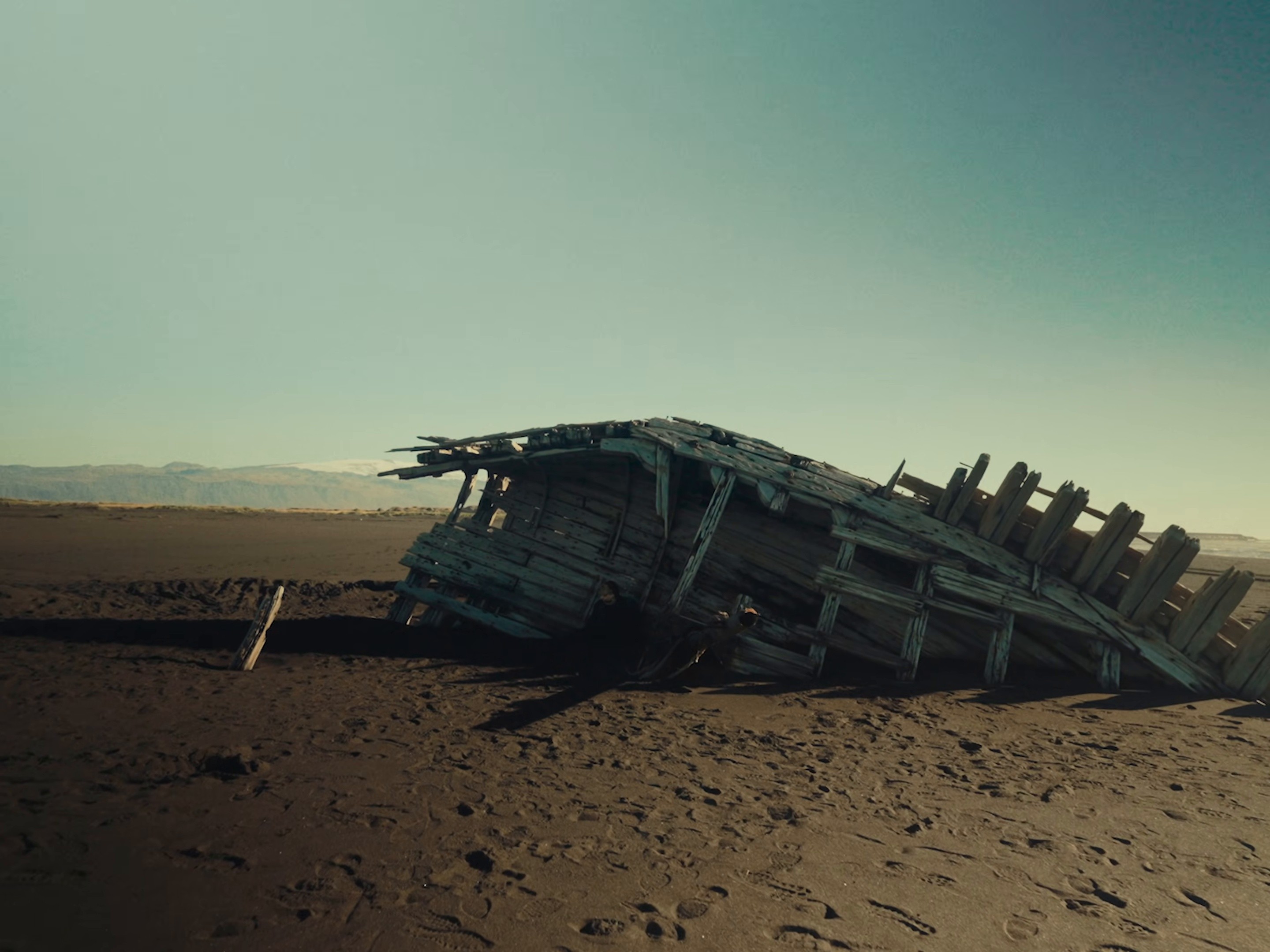 DEAD MEN TELL NO TALES (2025) —  shot,  lighting