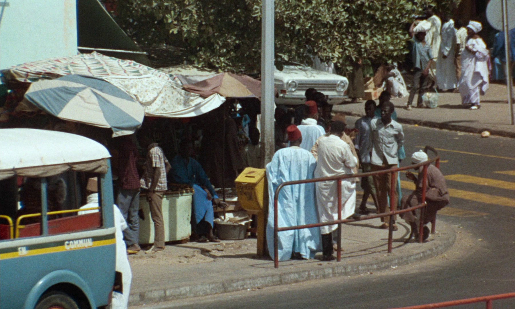 Mandabi (1968) —  shot,  lighting