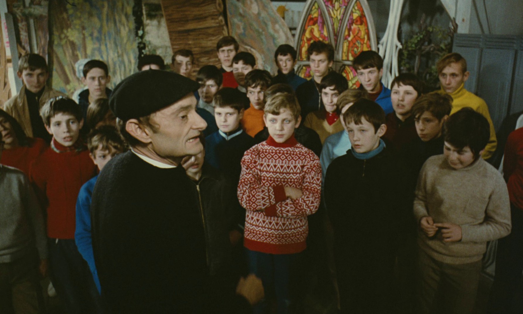 Elle boit pas, elle fume pas, elle drague pas, mais... elle cause! (1970) —  shot,  lighting