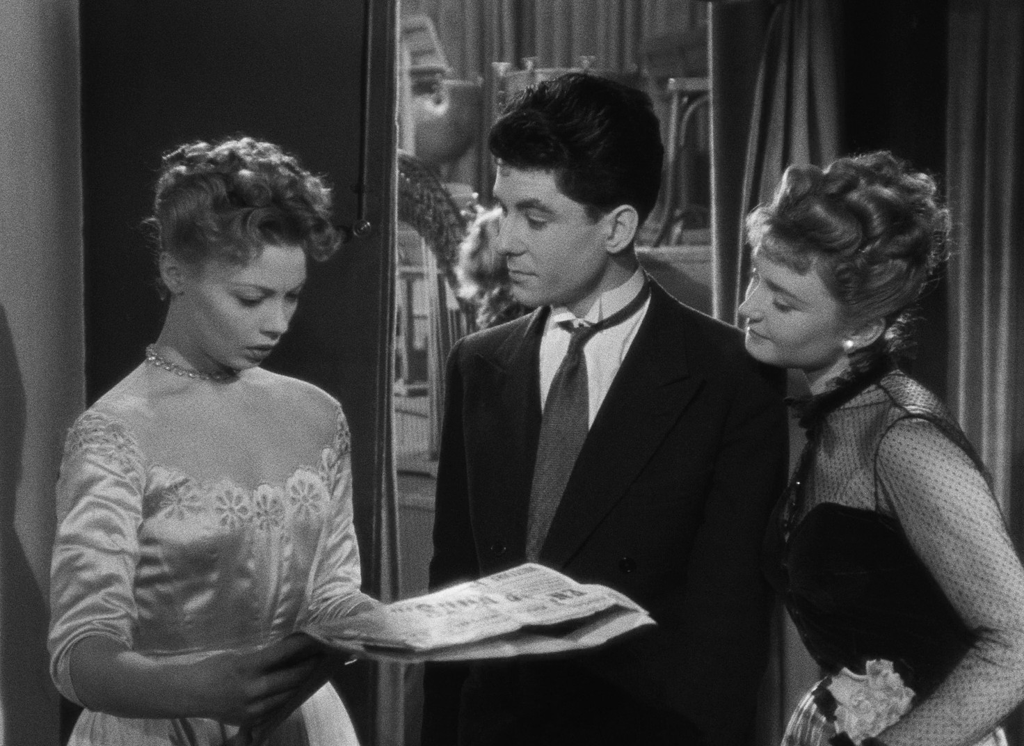 Monelle (1948) —  shot,  lighting