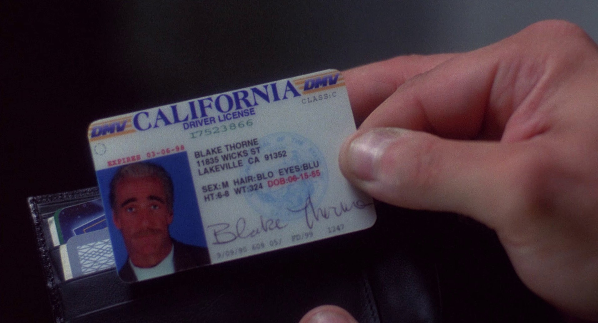 Santa with Muscles (1996) —  shot,  lighting