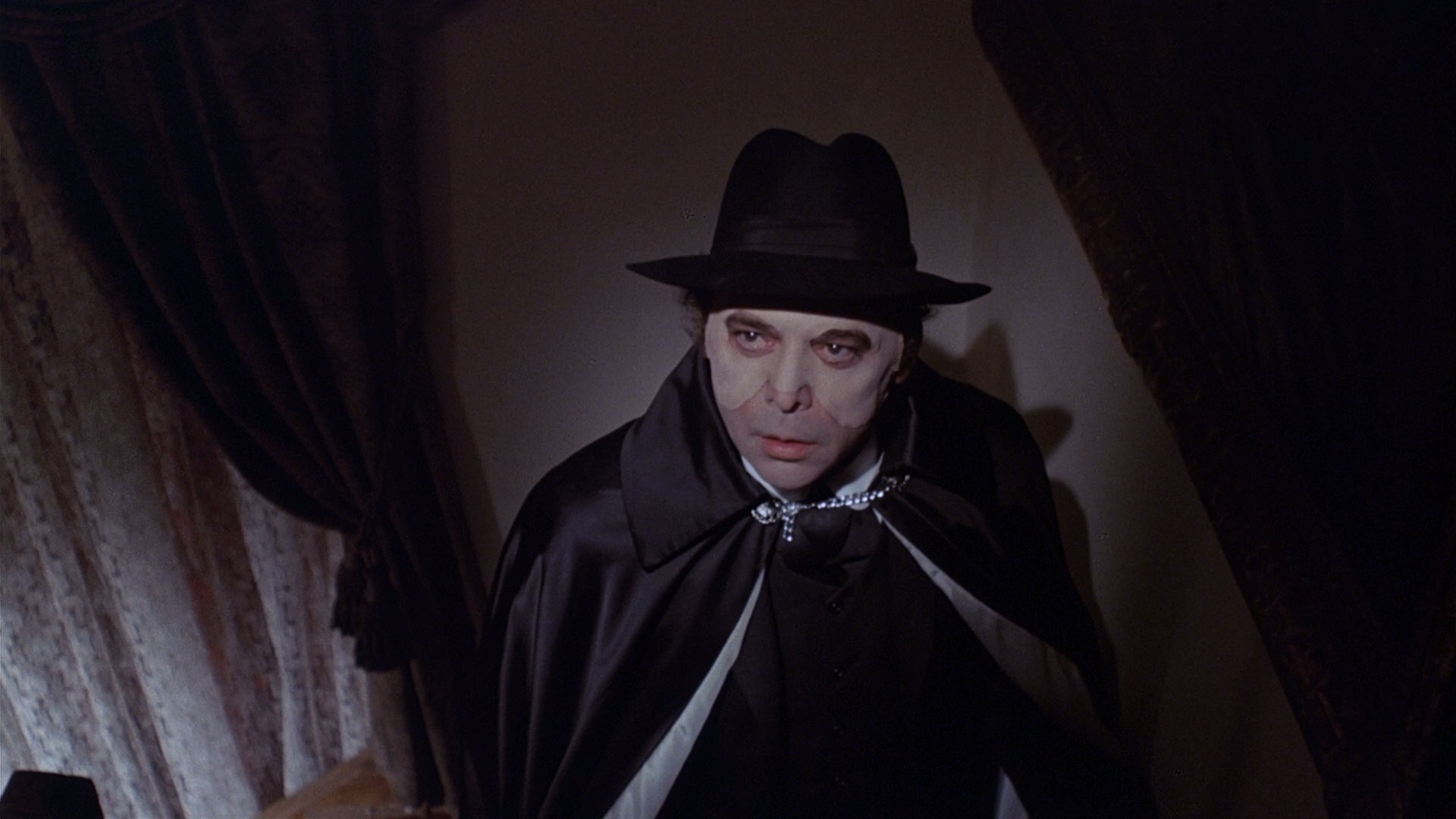 Murders in the Rue Morgue (1971) —  shot,  lighting